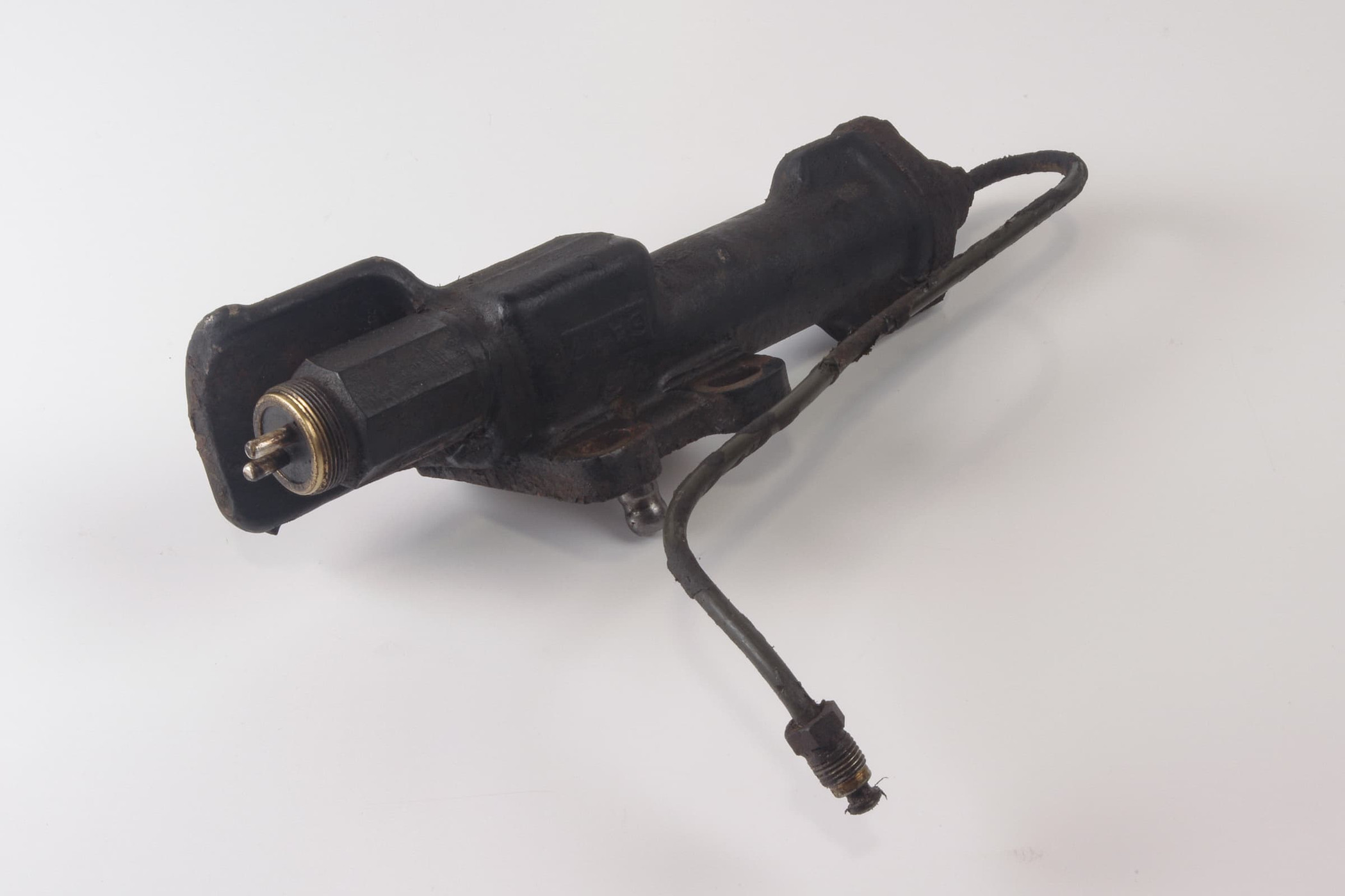 Mercedes 4603500584 Differential Lock Slave Cylinder | W460 W461 W463 G