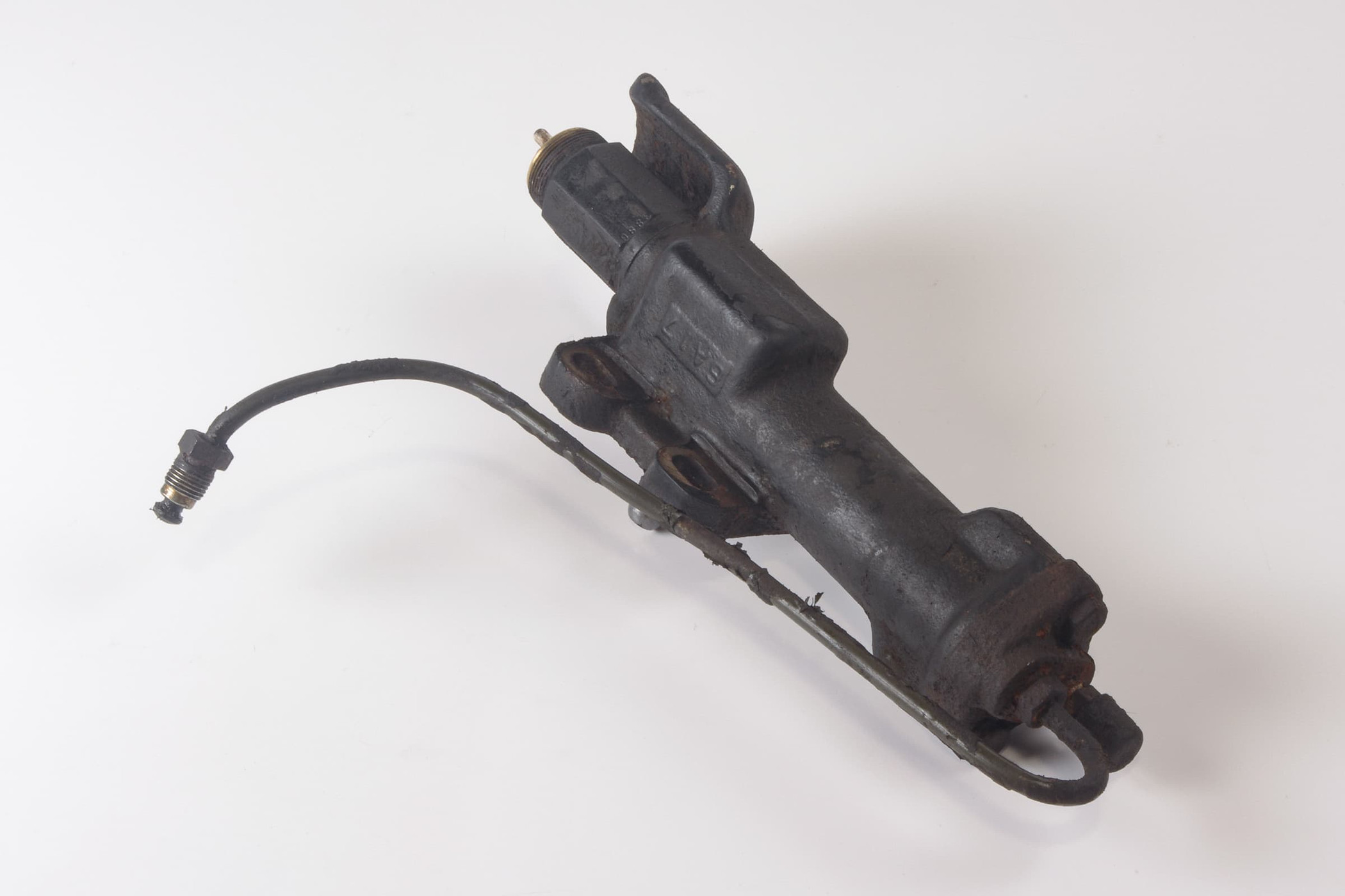 Mercedes 4603500584 Differential Lock Slave Cylinder (b) | W460 W461 W463 G