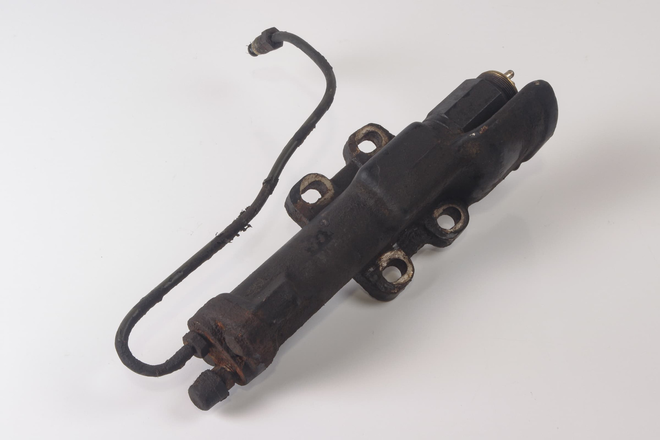 Mercedes 4603500584 Differential Lock Slave Cylinder | W460 W461 W463 G