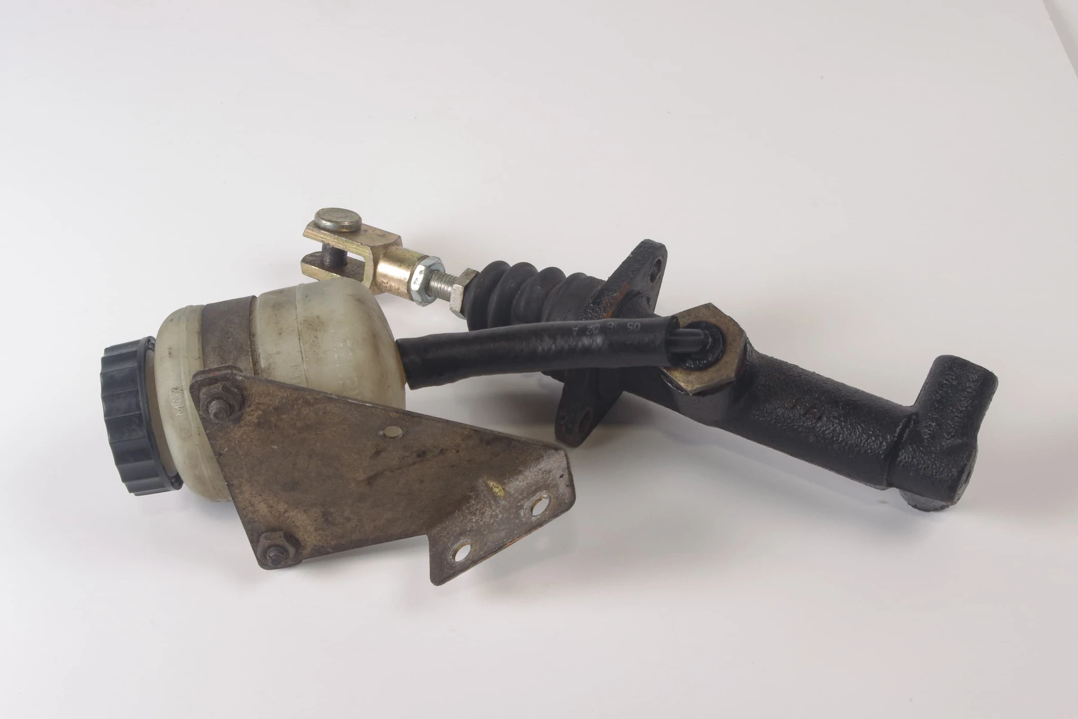 Mercedes 0012956606 Clutch Master Cylinder | W460 W461 G