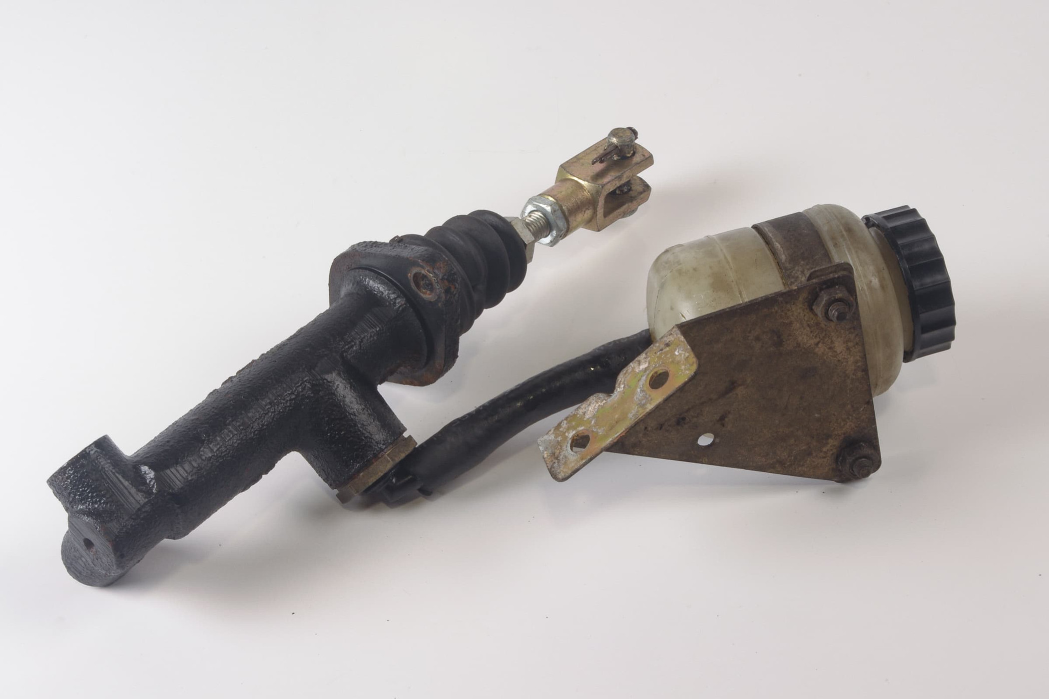 Mercedes 0012956606 Clutch Master Cylinder | W460 W461 G