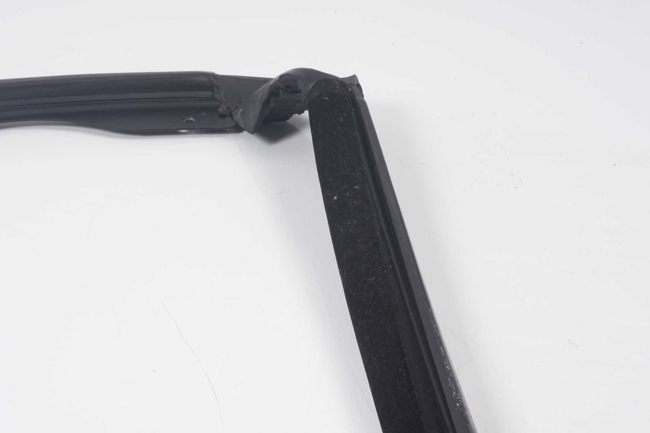 Mercedes 1297902198 Hardtop Seal | R129 SL