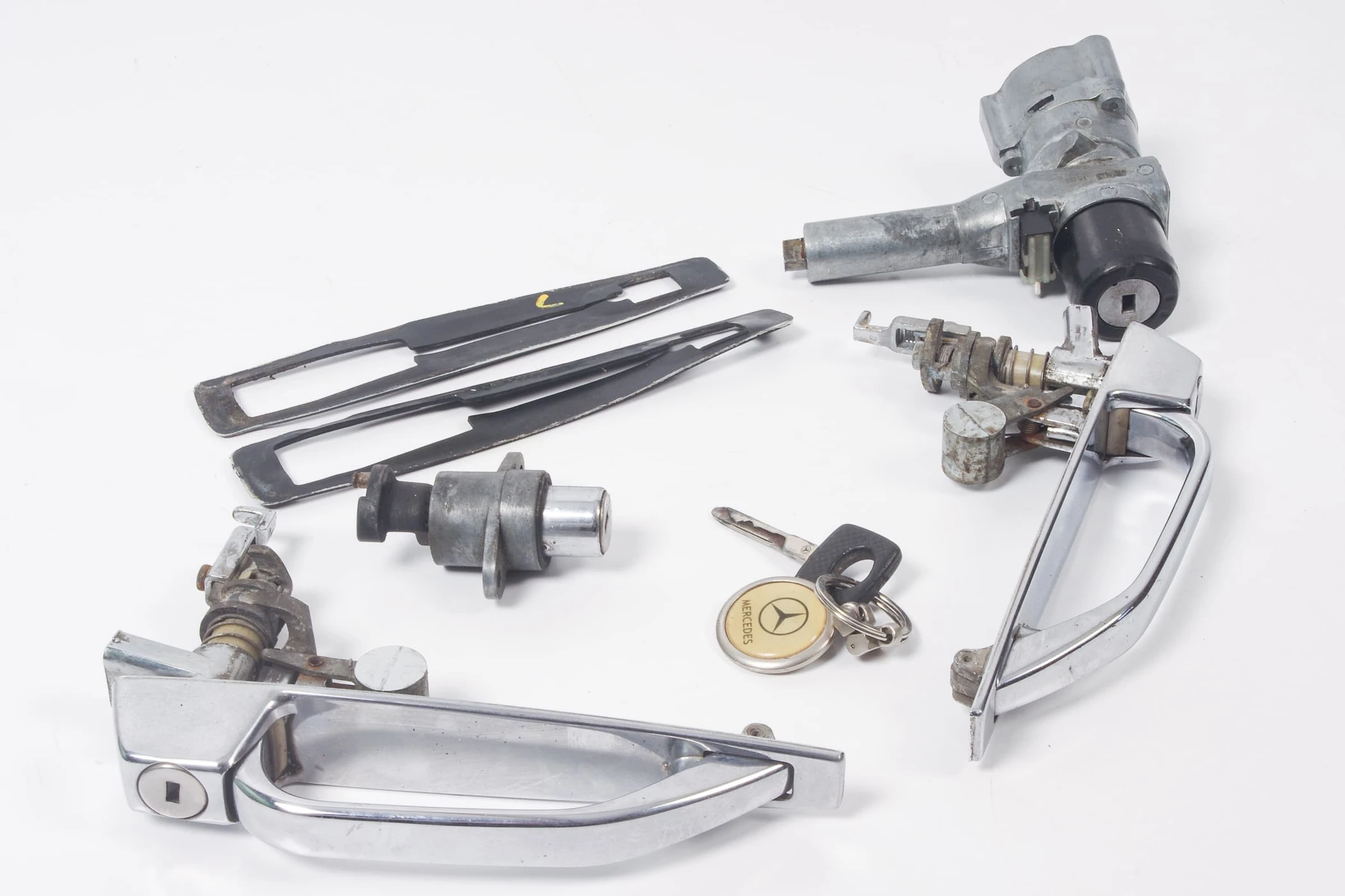 Mercedes 1078931103 Lock Set | C107 R107 SL W114 W115 W123 E W116 W126 S