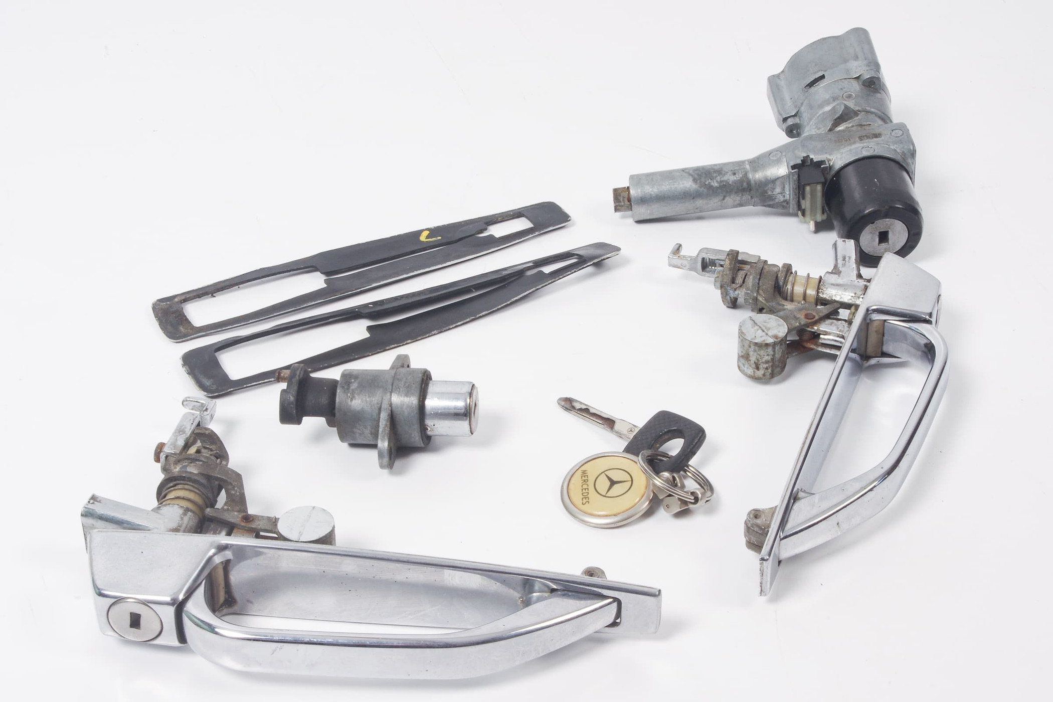 Mercedes 1078931103 Lock Set | C107 R107 SL W114 W115 W123 E W116 W126 S