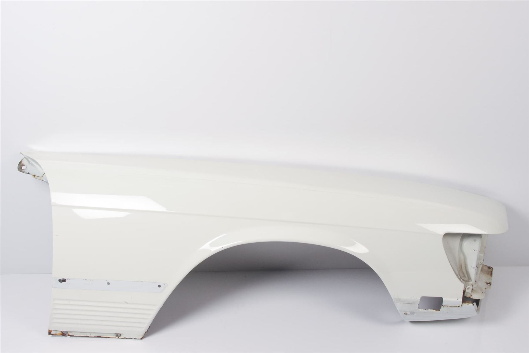 Mercedes 1078801018 Wing - Front Right White | C107 R107 SL