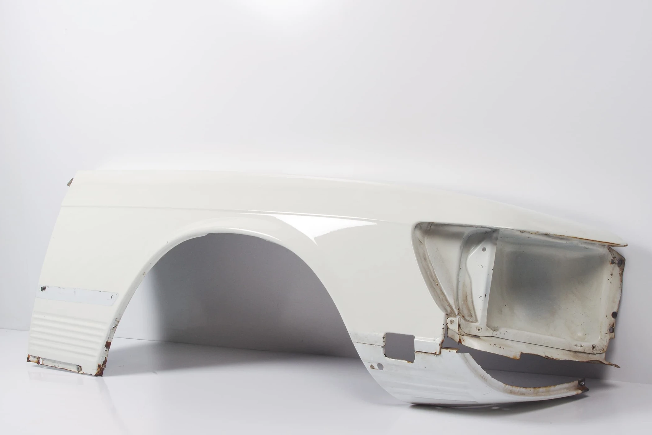 Mercedes 1078801018 Wing - Front Right White | C107 R107 SL