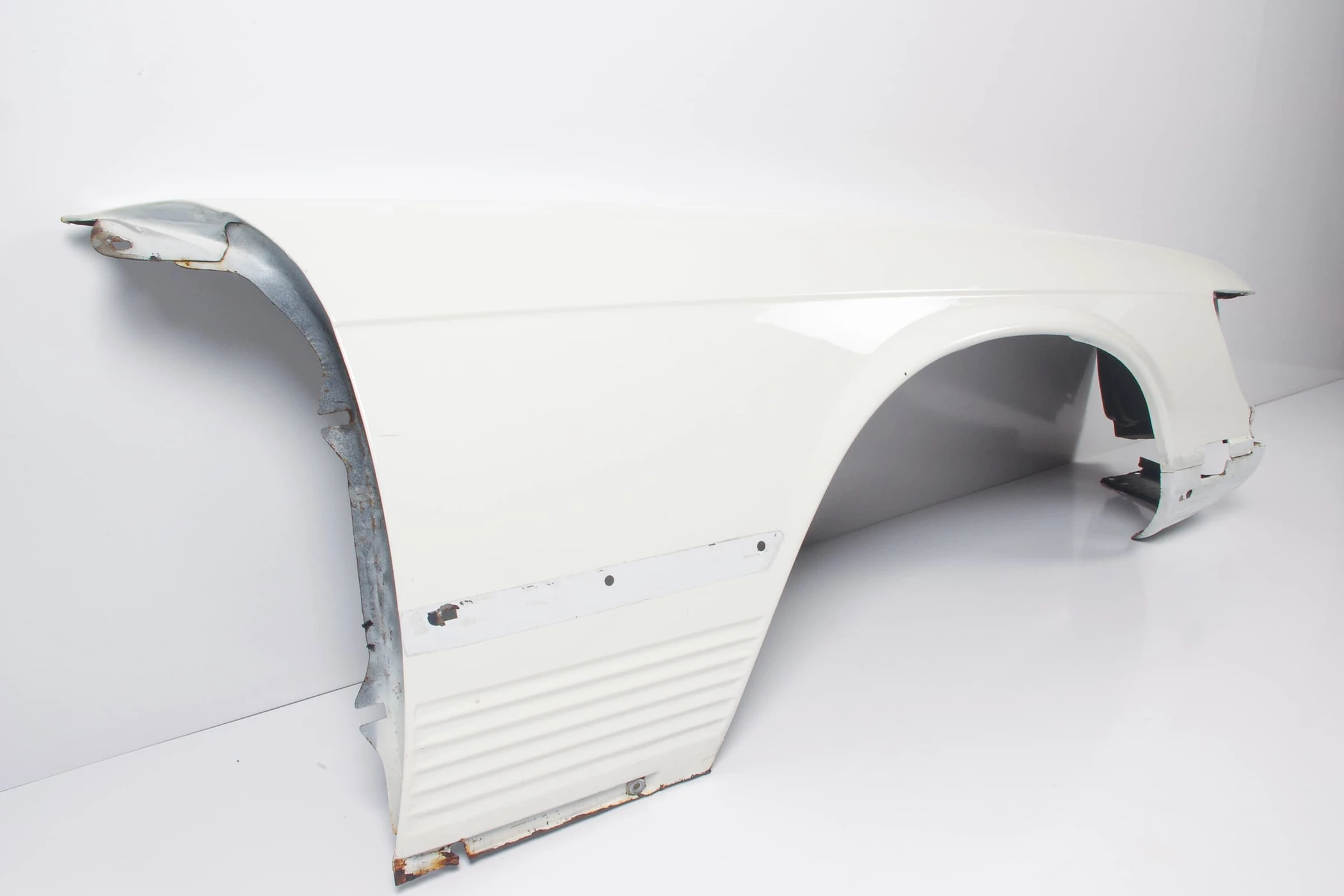 Mercedes 1078801018 Wing - Front Right White | C107 R107 SL