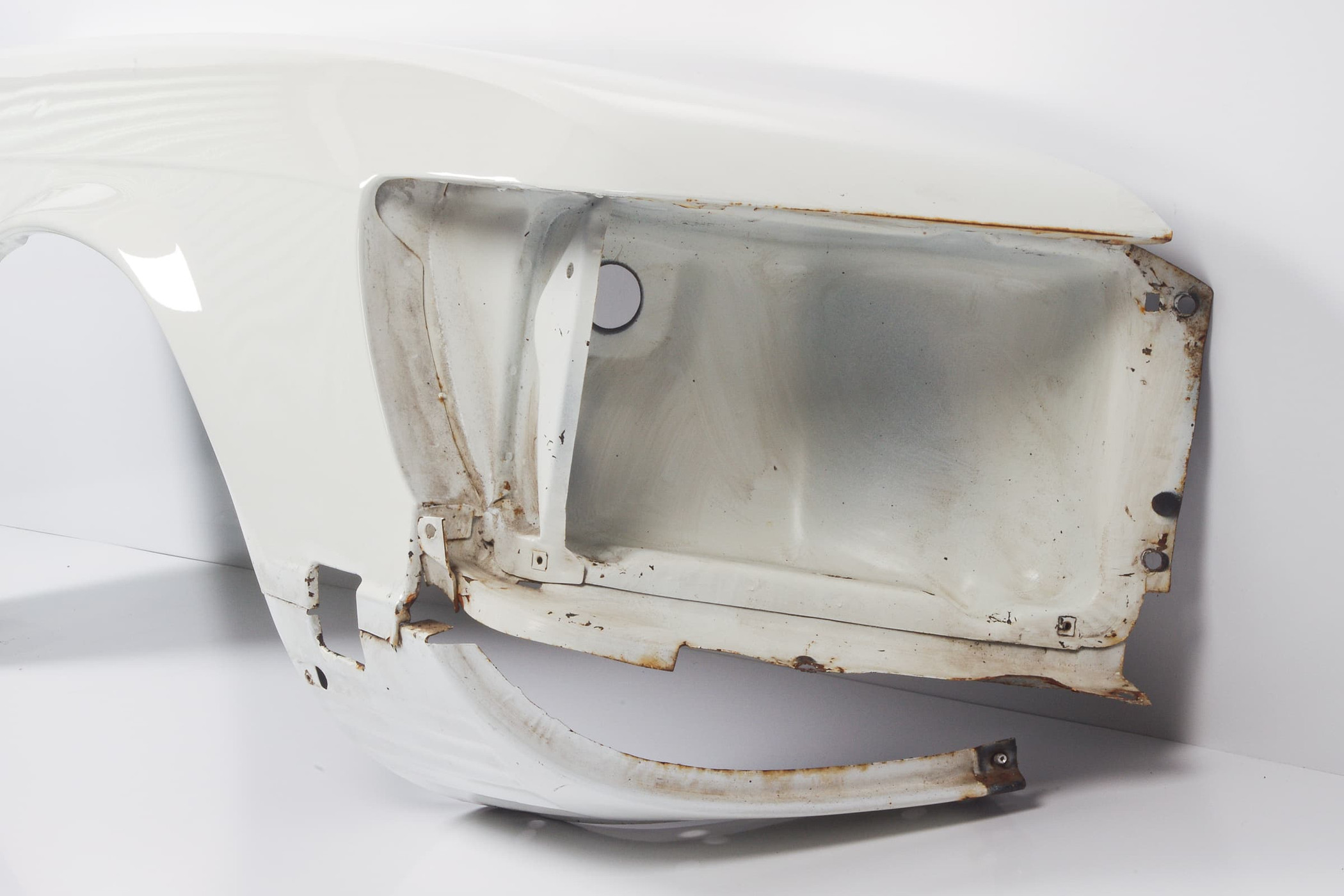 Mercedes 1078801018 Wing - Front Right White | C107 R107 SL