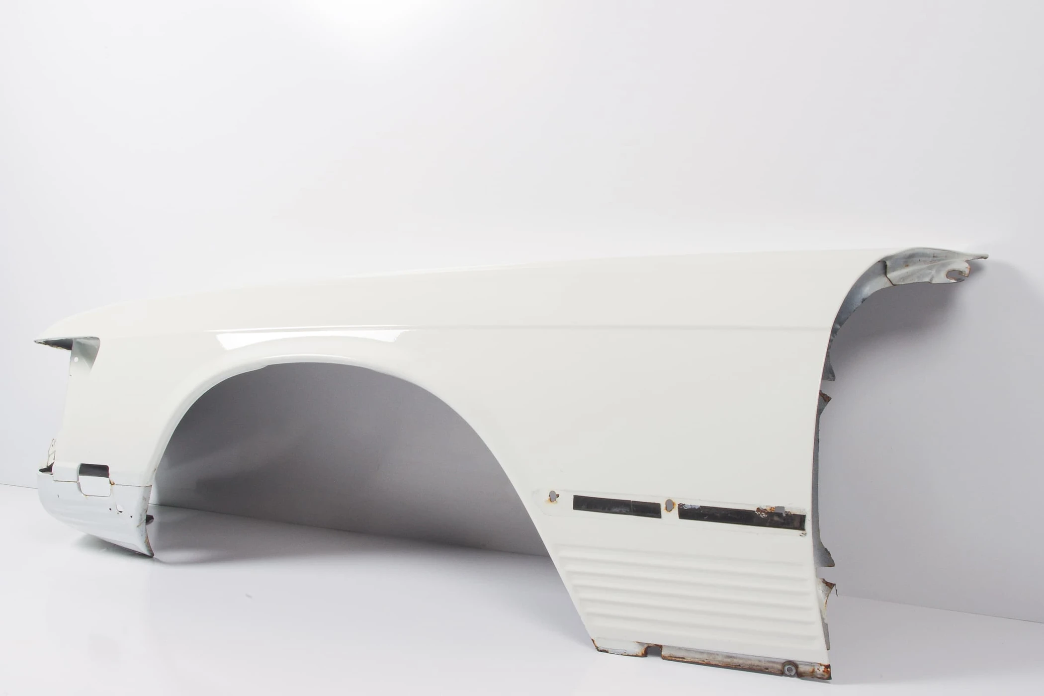 Mercedes 1078801318 Wing - Front Left White | C107 R107 SL