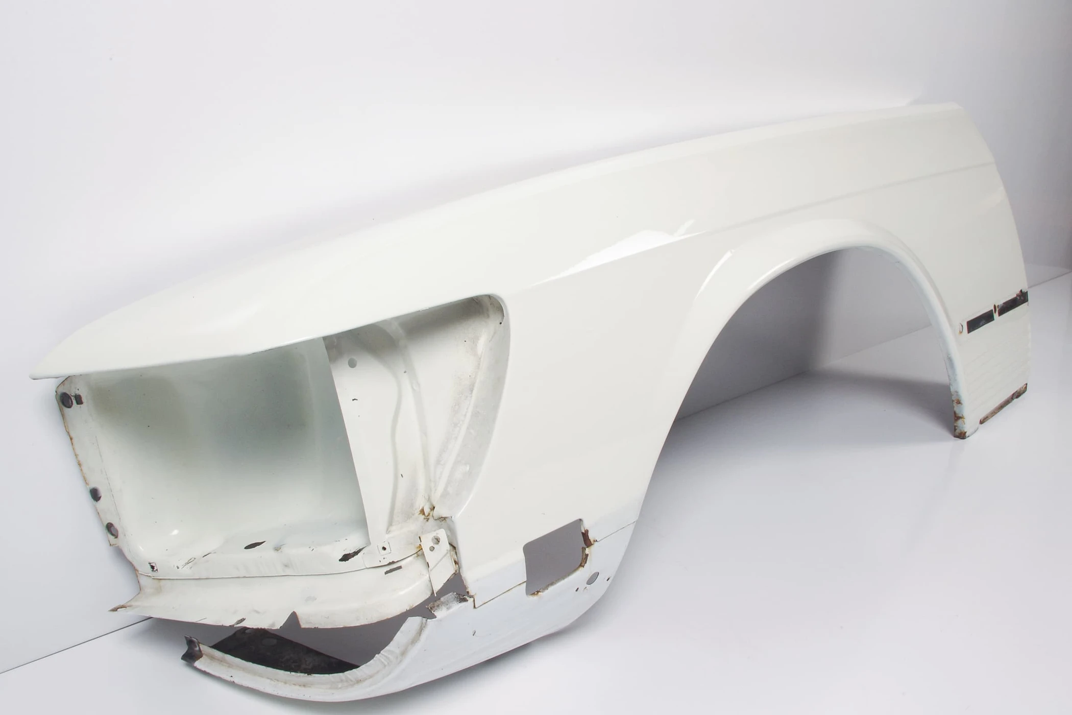Mercedes 1078801318 Wing - Front Left White | C107 R107 SL