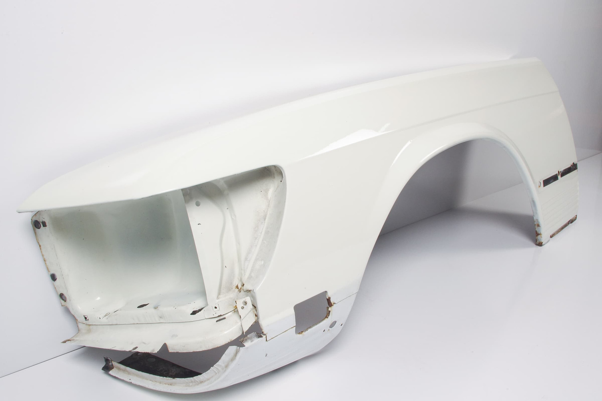 Mercedes 1078801318 Wing - Front Left White | C107 R107 SL