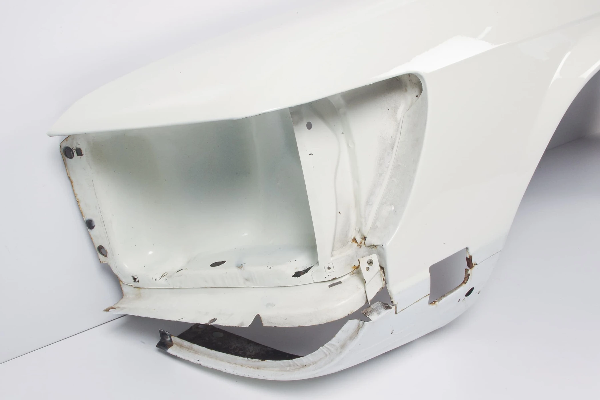 Mercedes 1078801318 Wing - Front Left White | C107 R107 SL