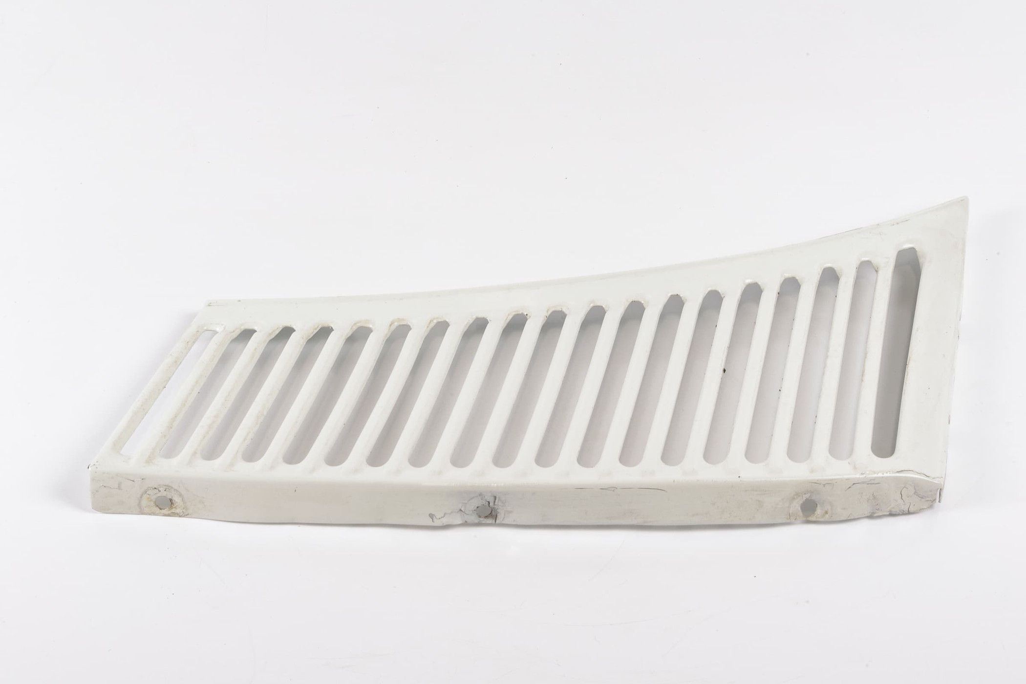 Mercedes 1078360165 Bonnet Grille - Left White | C107 R107 SL