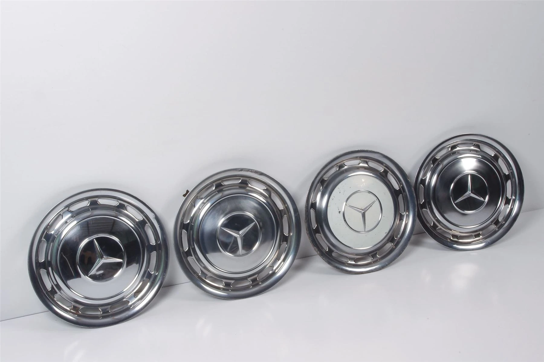 Mercedes 1154010324 Hub Cap Set x4 | C107 R107 W113 SL W108 W109 W111 W116...