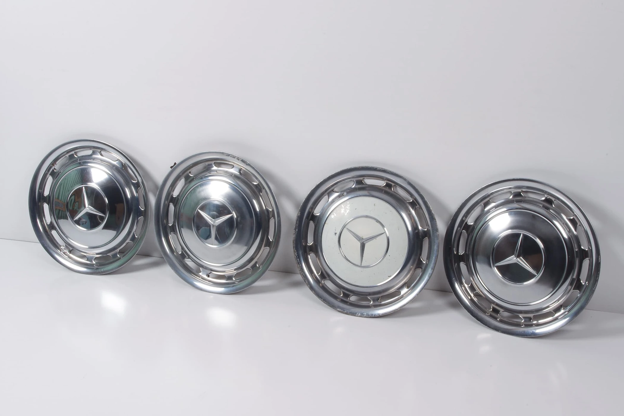 Mercedes 1154010324 Hub Cap Set x4 | C107 R107 W113 SL W108 W109 W111 W116...
