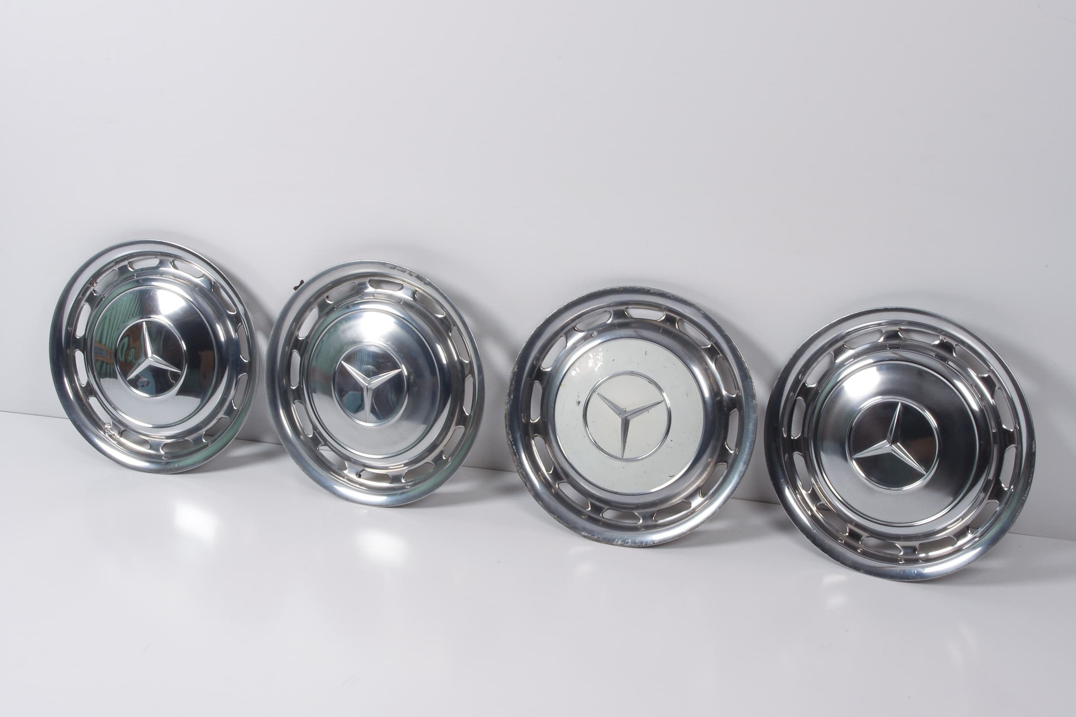 Mercedes 1154010324 Hub Cap Set x4 | C107 R107 W113 SL W108 W109 W111 W116...