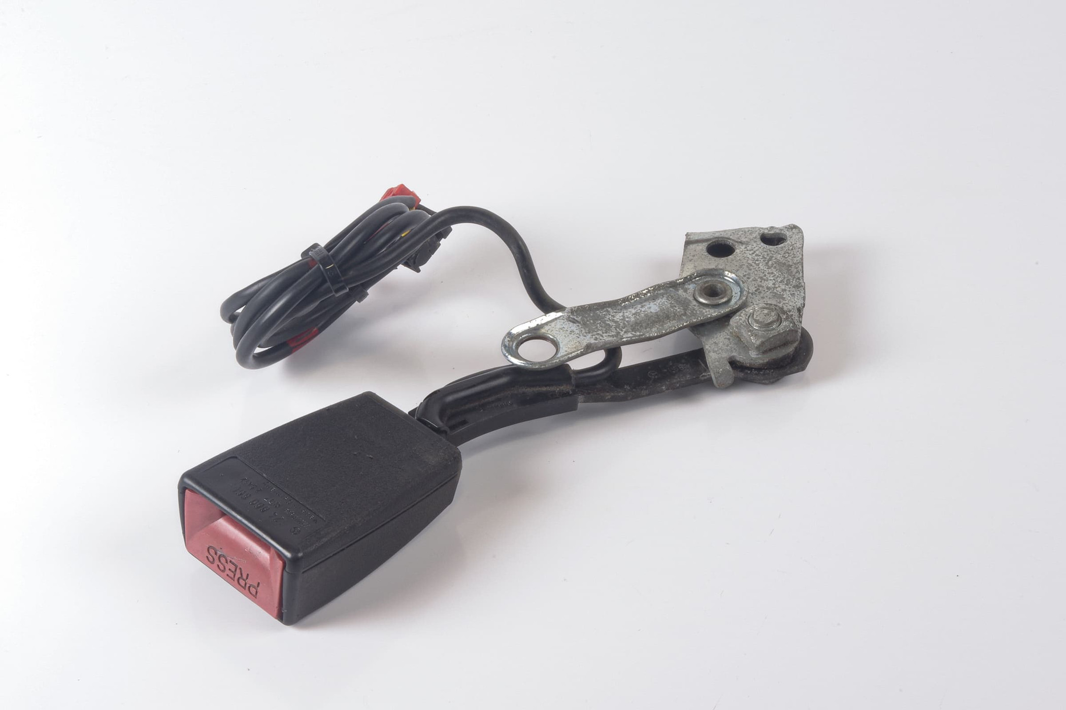 Mercedes 1248606669 Seat Belt Buckle - Front Right | W124 E W201 C