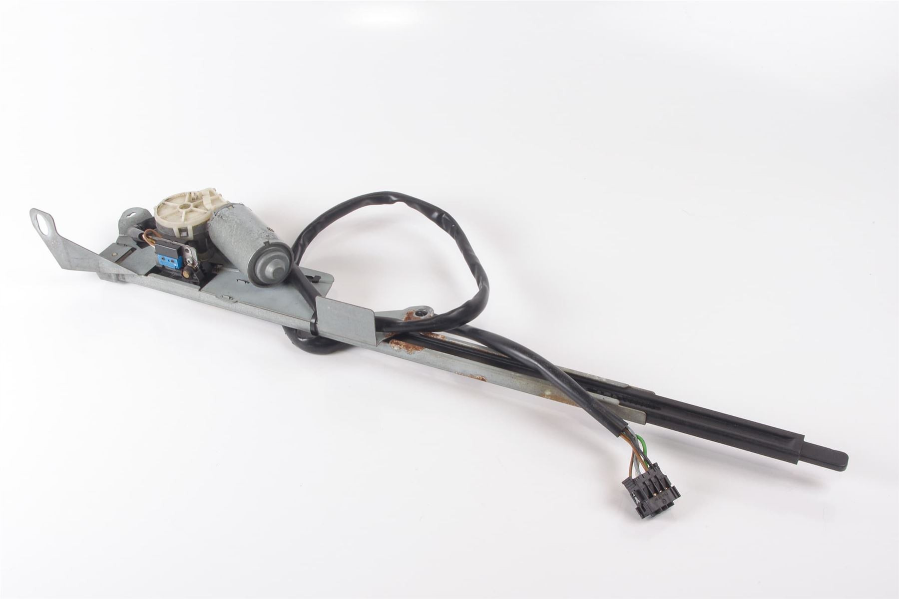 Mercedes 1248600604 Seat Belt Presenter - Right | A124 E