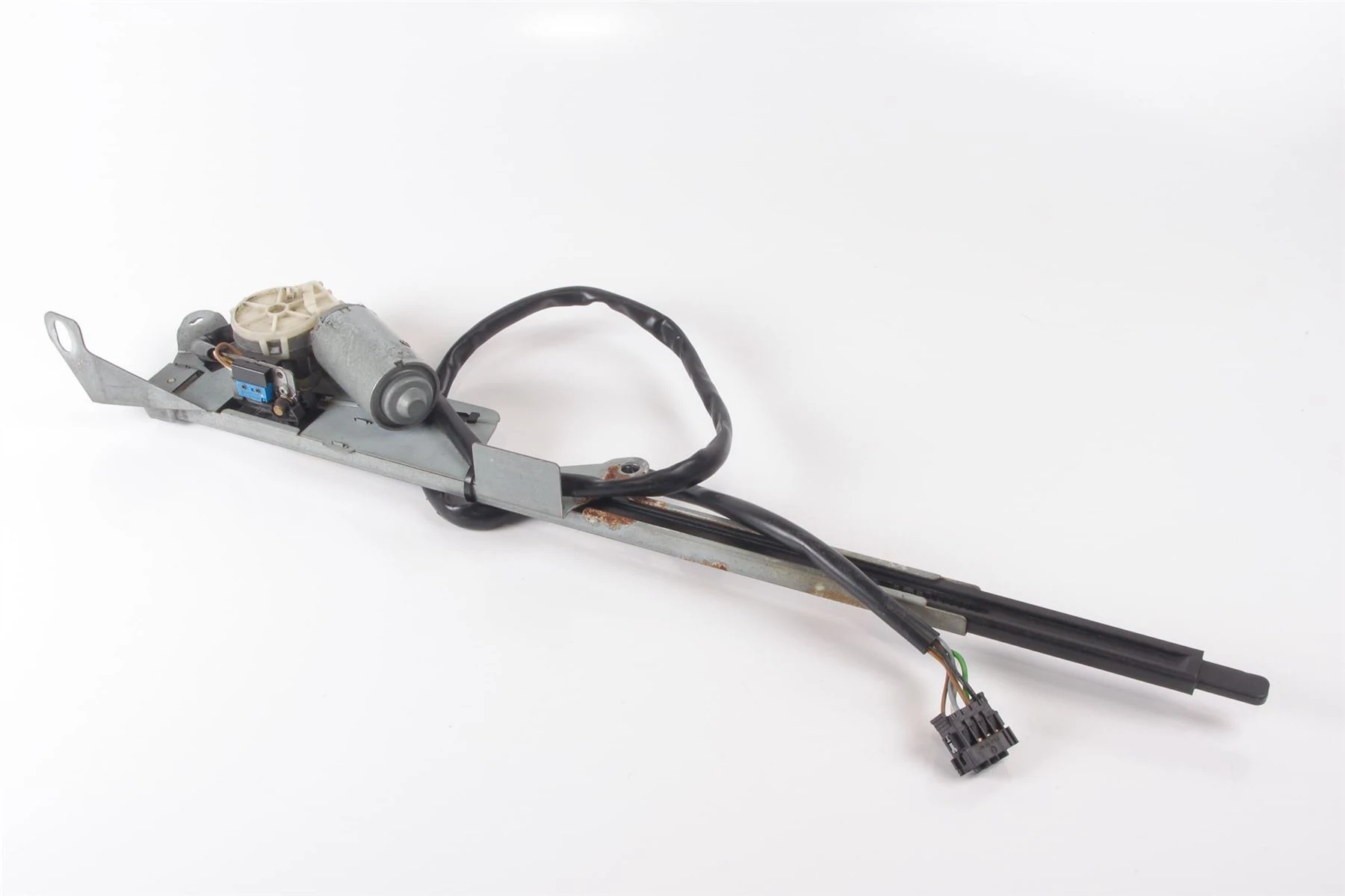 Mercedes 1248600604 Seat Belt Presenter - Right | A124 E