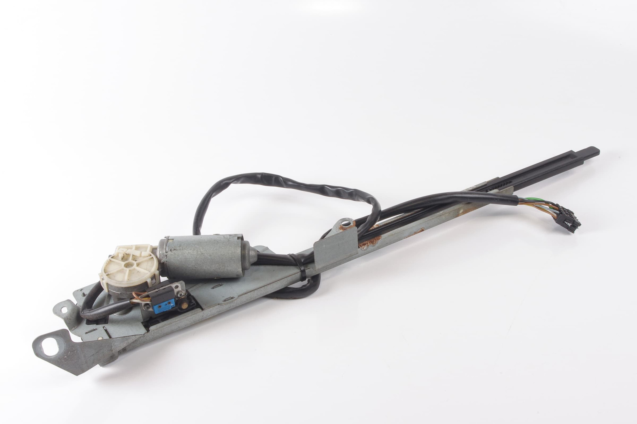 Mercedes 1248600604 Seat Belt Presenter - Right | A124 E