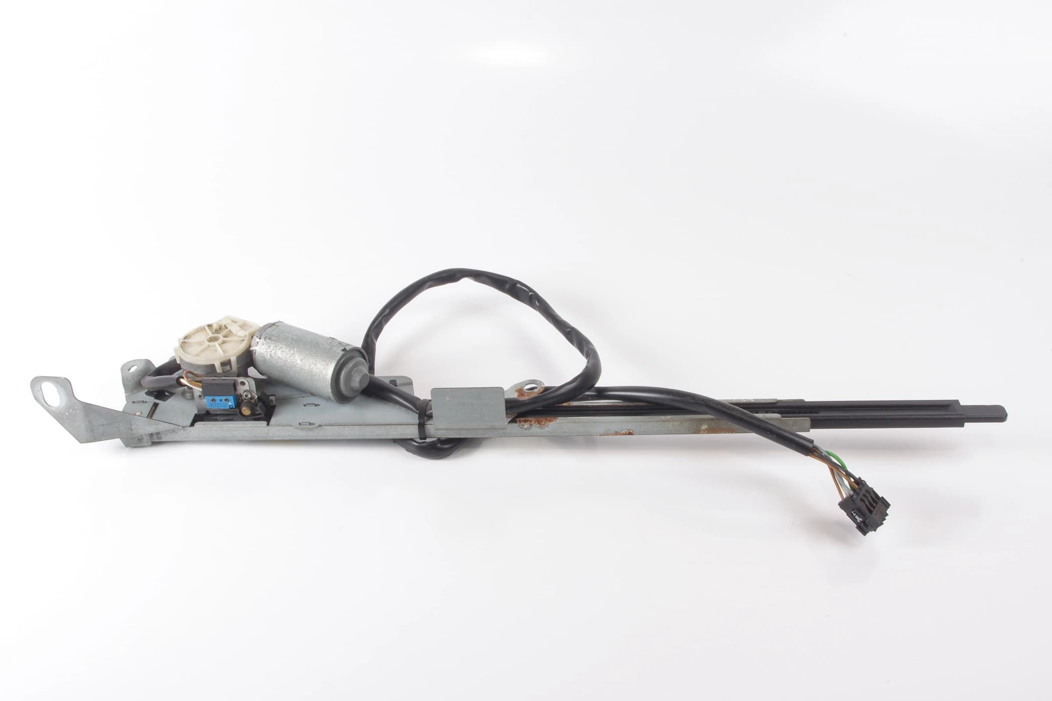 Mercedes 1248600604 Seat Belt Presenter - Right | A124 E
