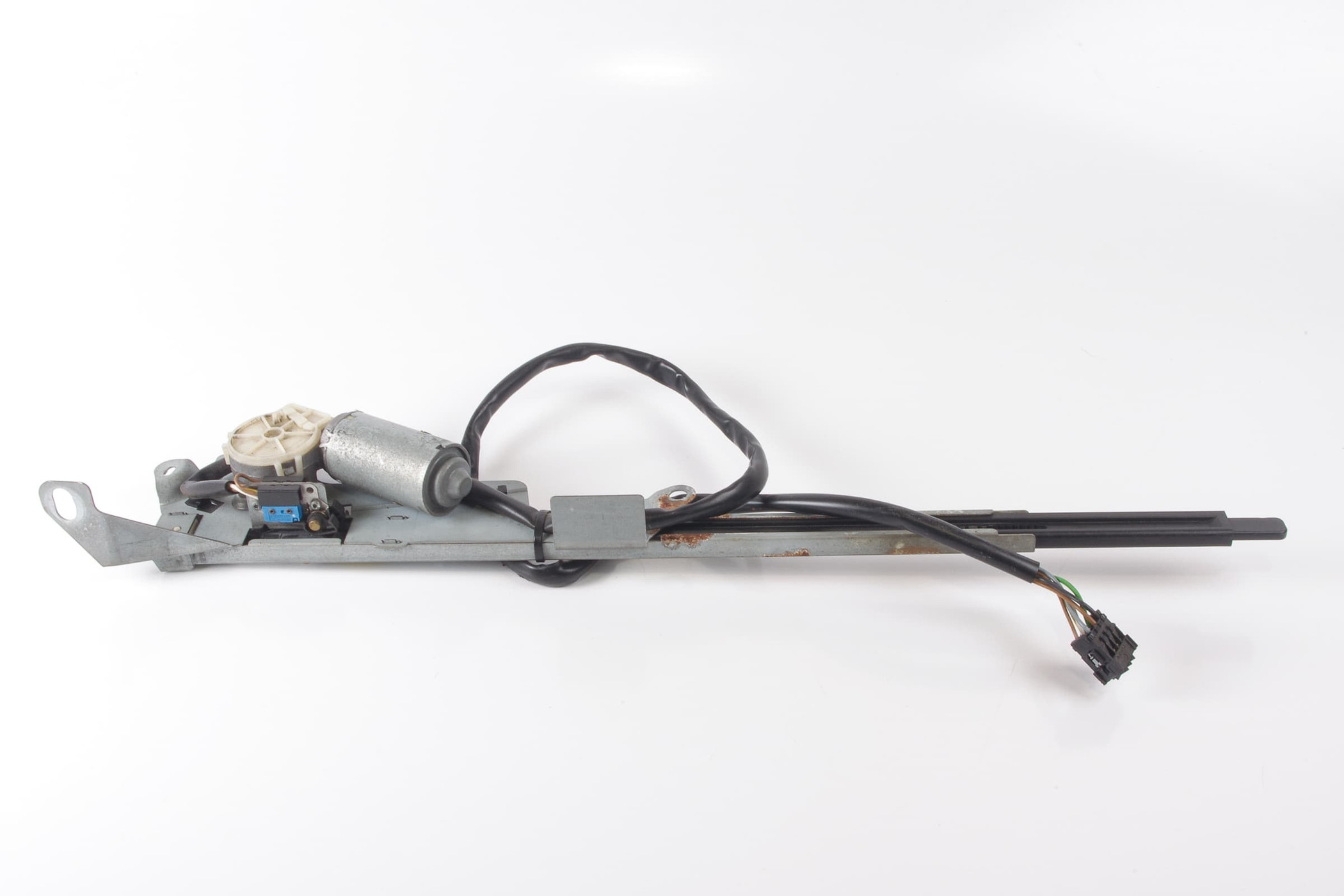 Mercedes 1248600604 Seat Belt Presenter - Right | A124 E