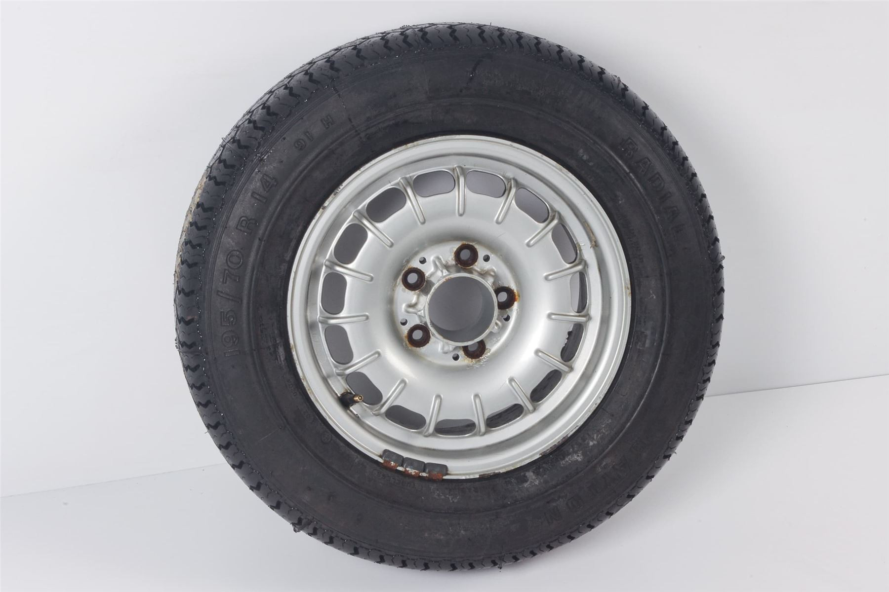 Mercedes 1264002402 Alloy Wheel - Silver | C107 R107 W113 SL W108 W109 W111...