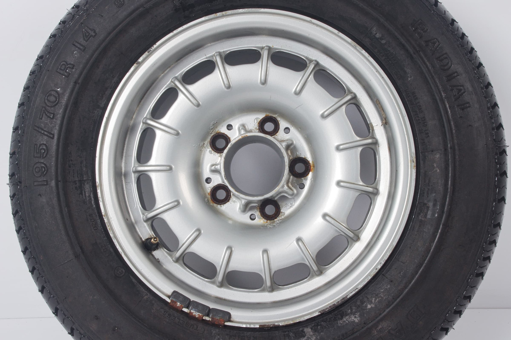 Mercedes 1264002402 Alloy Wheel - Silver | C107 R107 W113 SL W108 W109 W111...