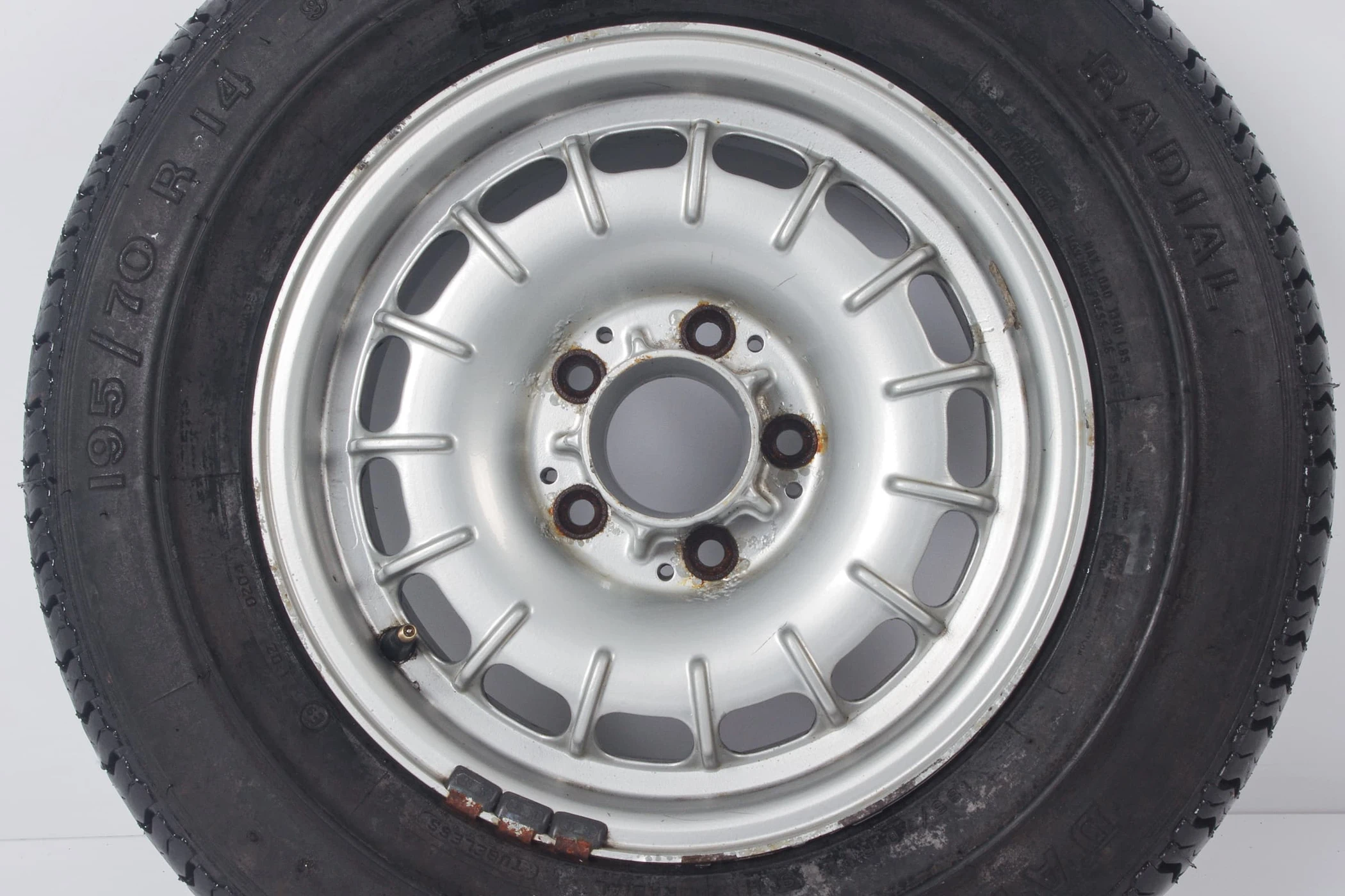 Mercedes 1264002402 Alloy Wheel - Silver | C107 R107 W113 SL W108 W109 W111...