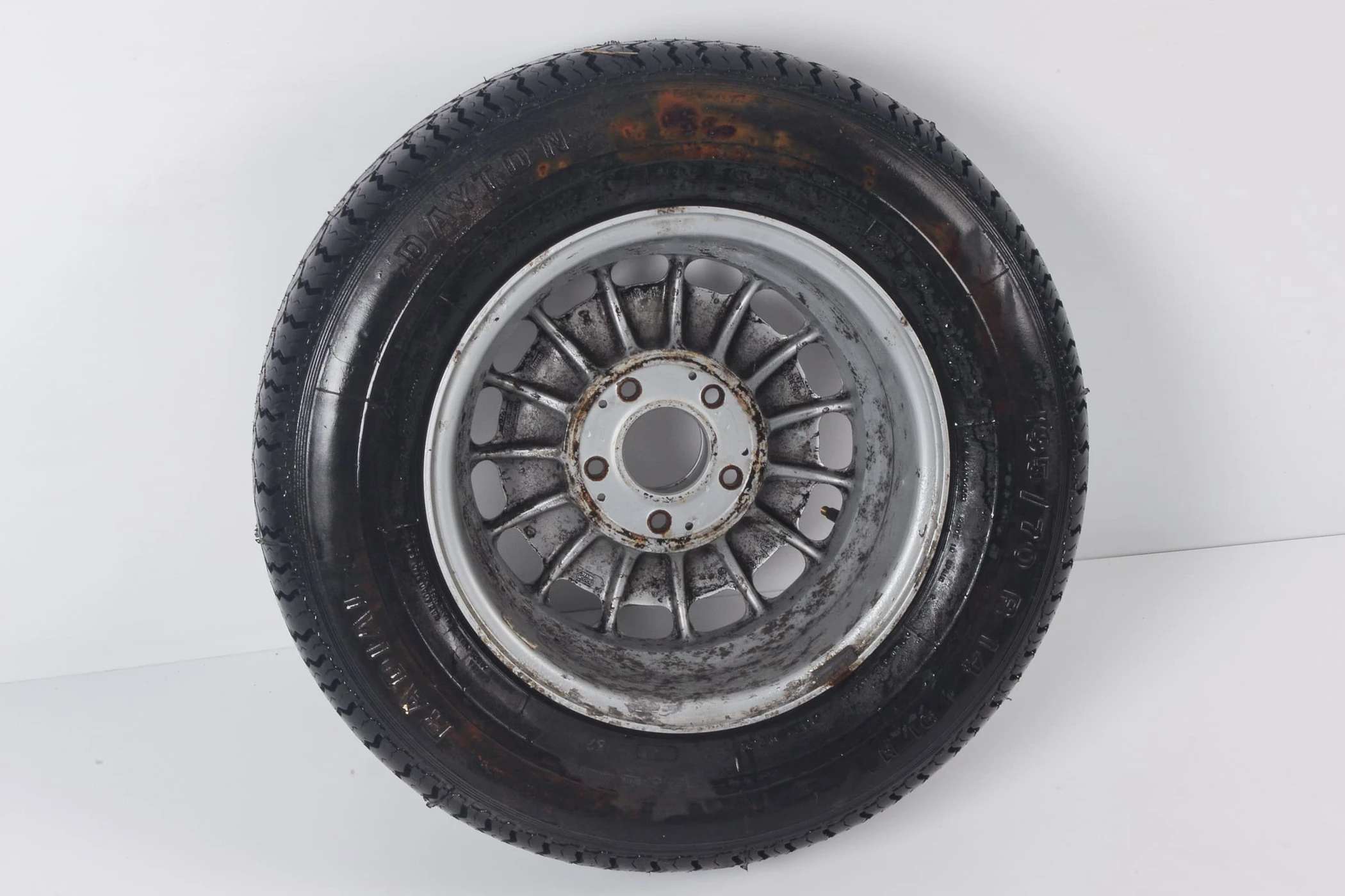 Mercedes 1264002402 Alloy Wheel - Silver | C107 R107 W113 SL W108 W109 W111...