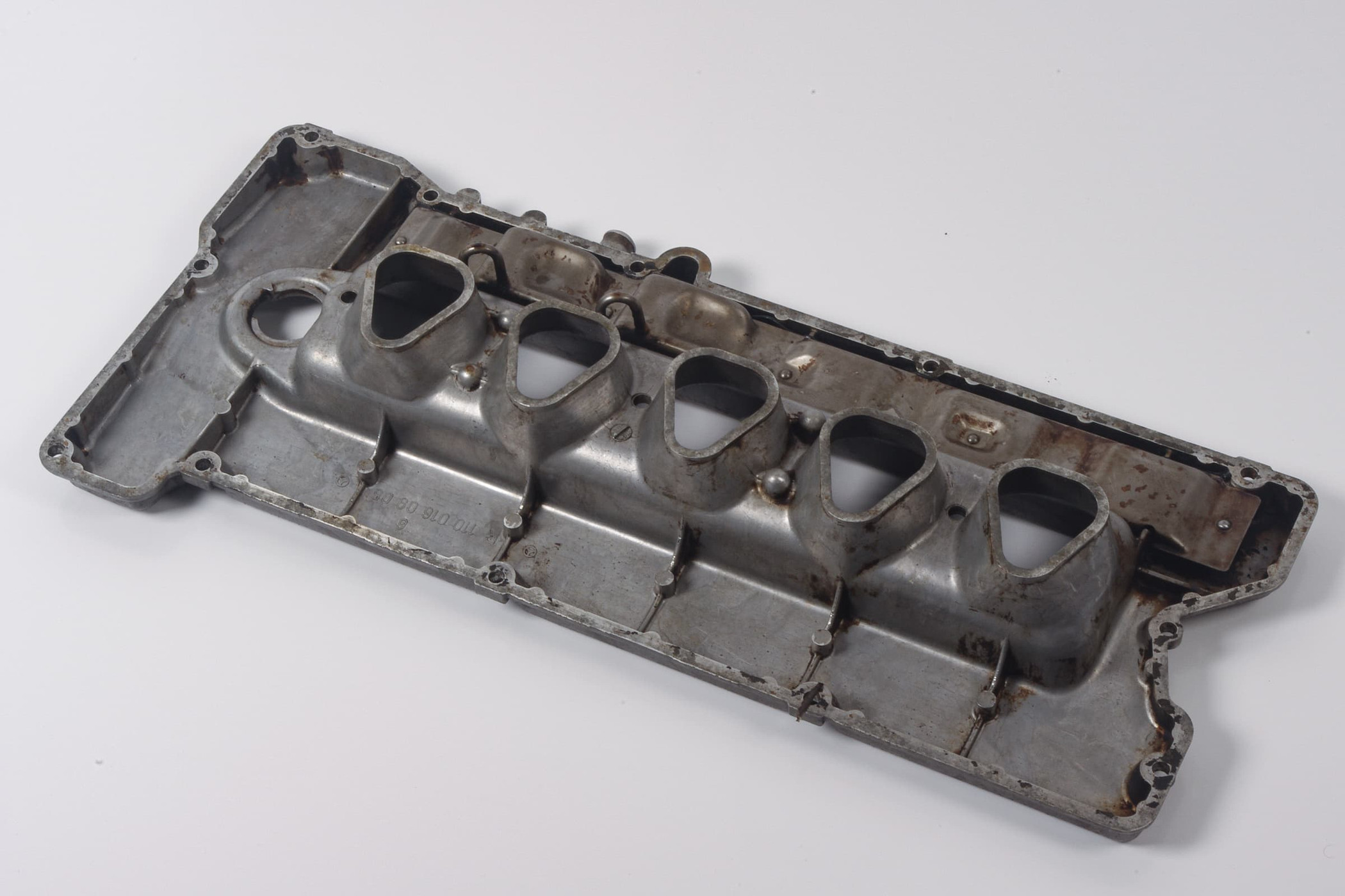 Mercedes 1100160905 Valve Cylinder Head Cover | C107 R107 SL W116 W126 S W123...