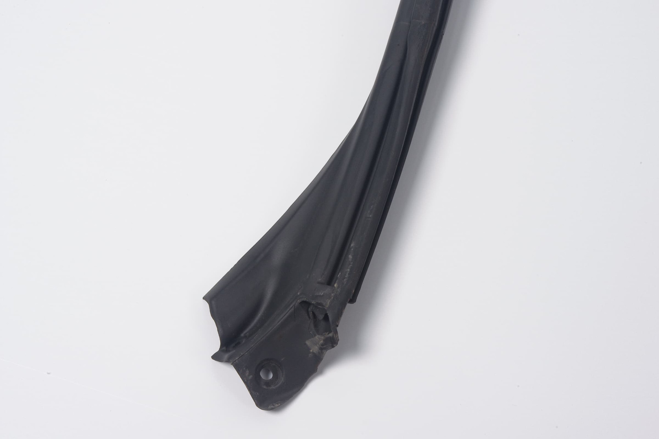 Mercedes 2307200978 A Pillar Seal | R230 SL