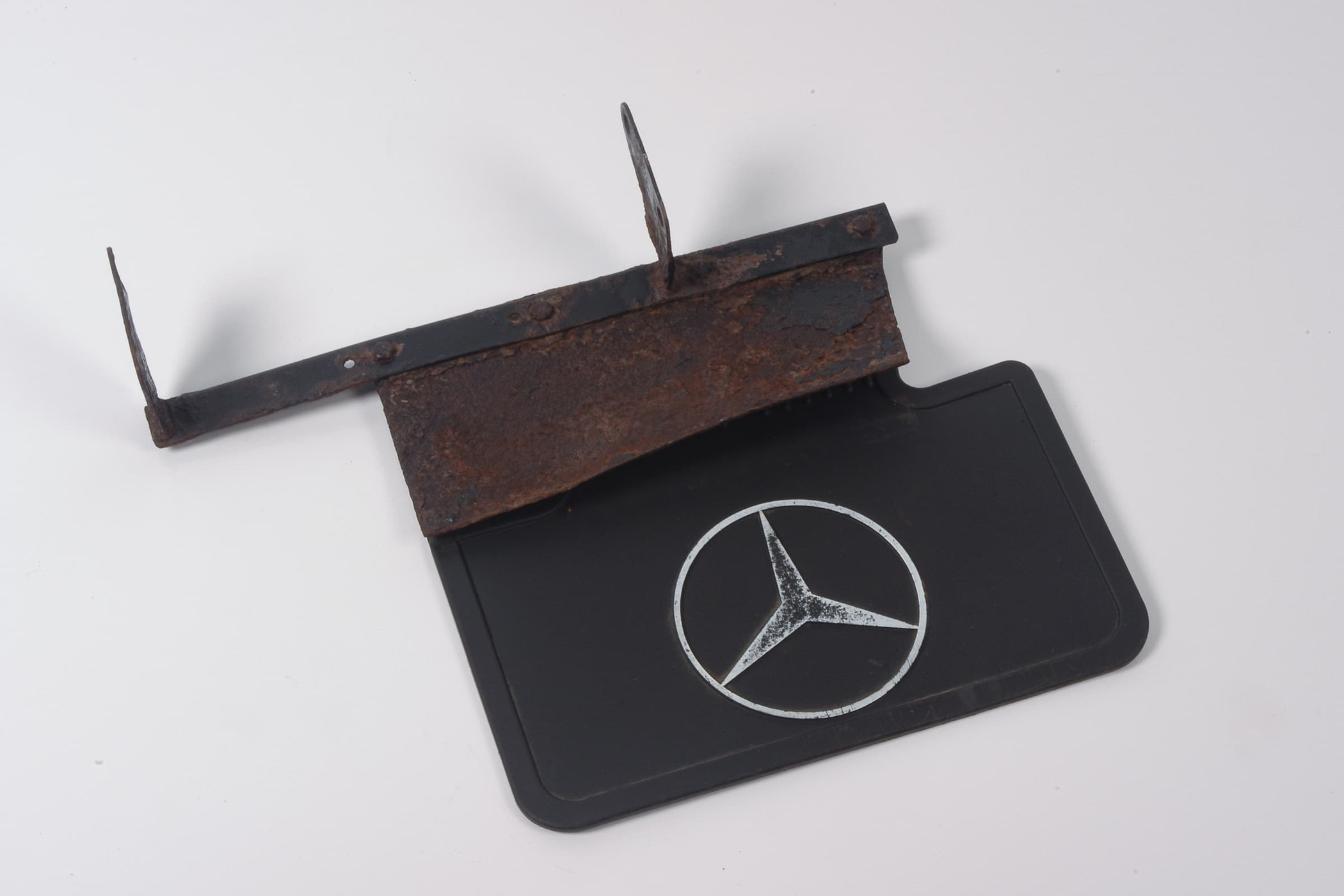 Mercedes 4608891005 Mud Flap - Rear Right | W460 W461 W463 G