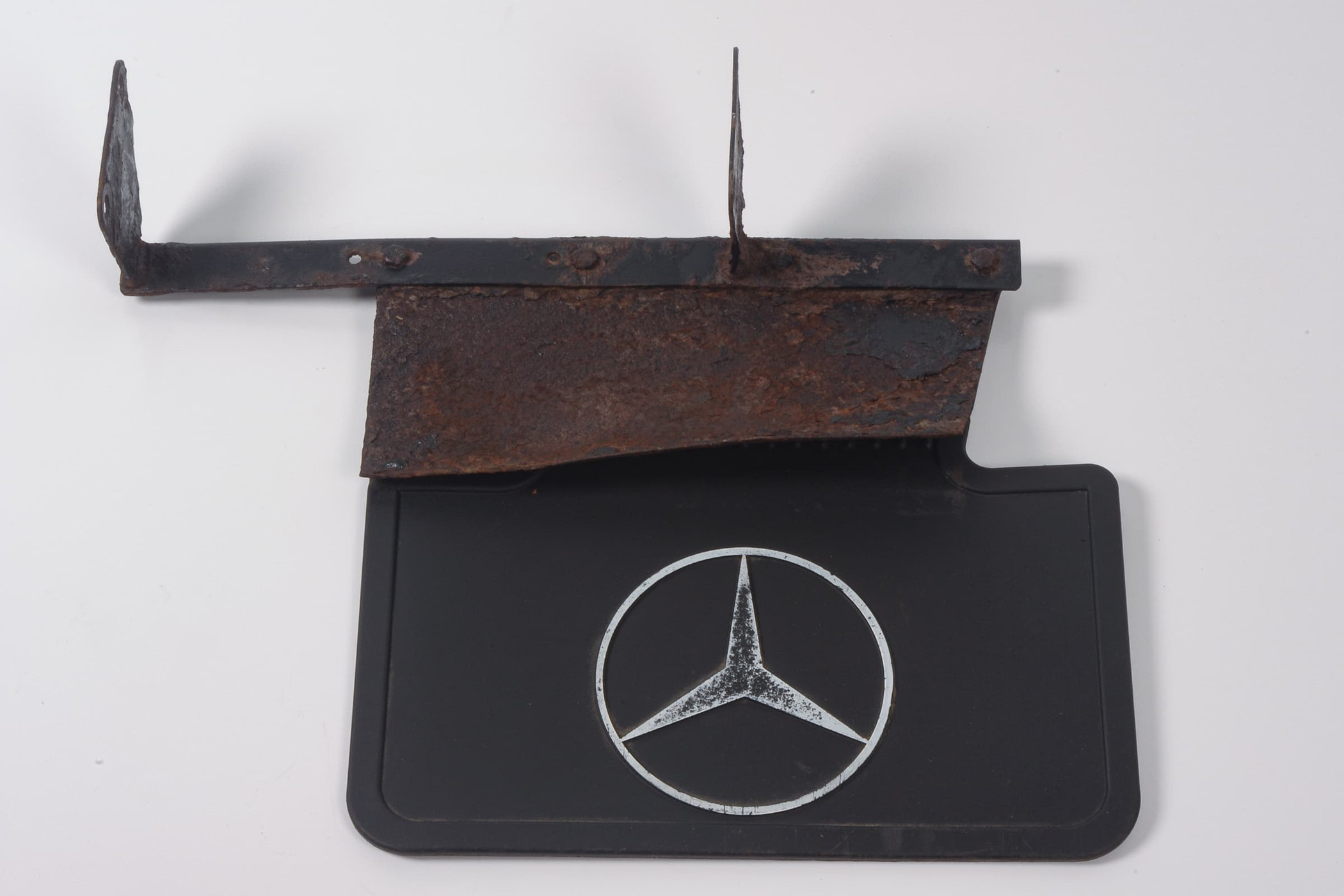 Mercedes 4608891005 Mud Flap - Rear Right | W460 W461 W463 G