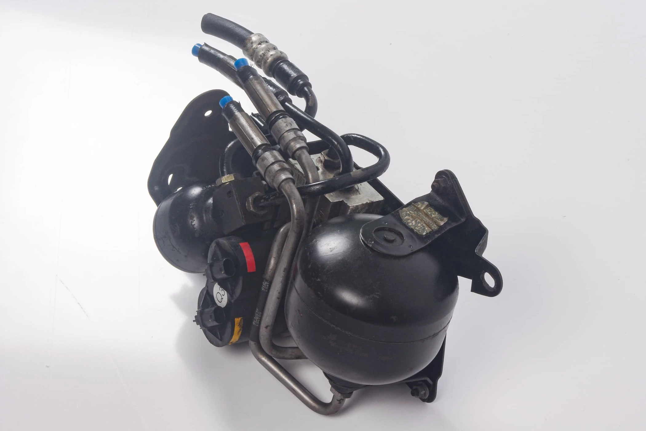 Mercedes 2203201258 ABC Valve Block - Rear | R230 SL