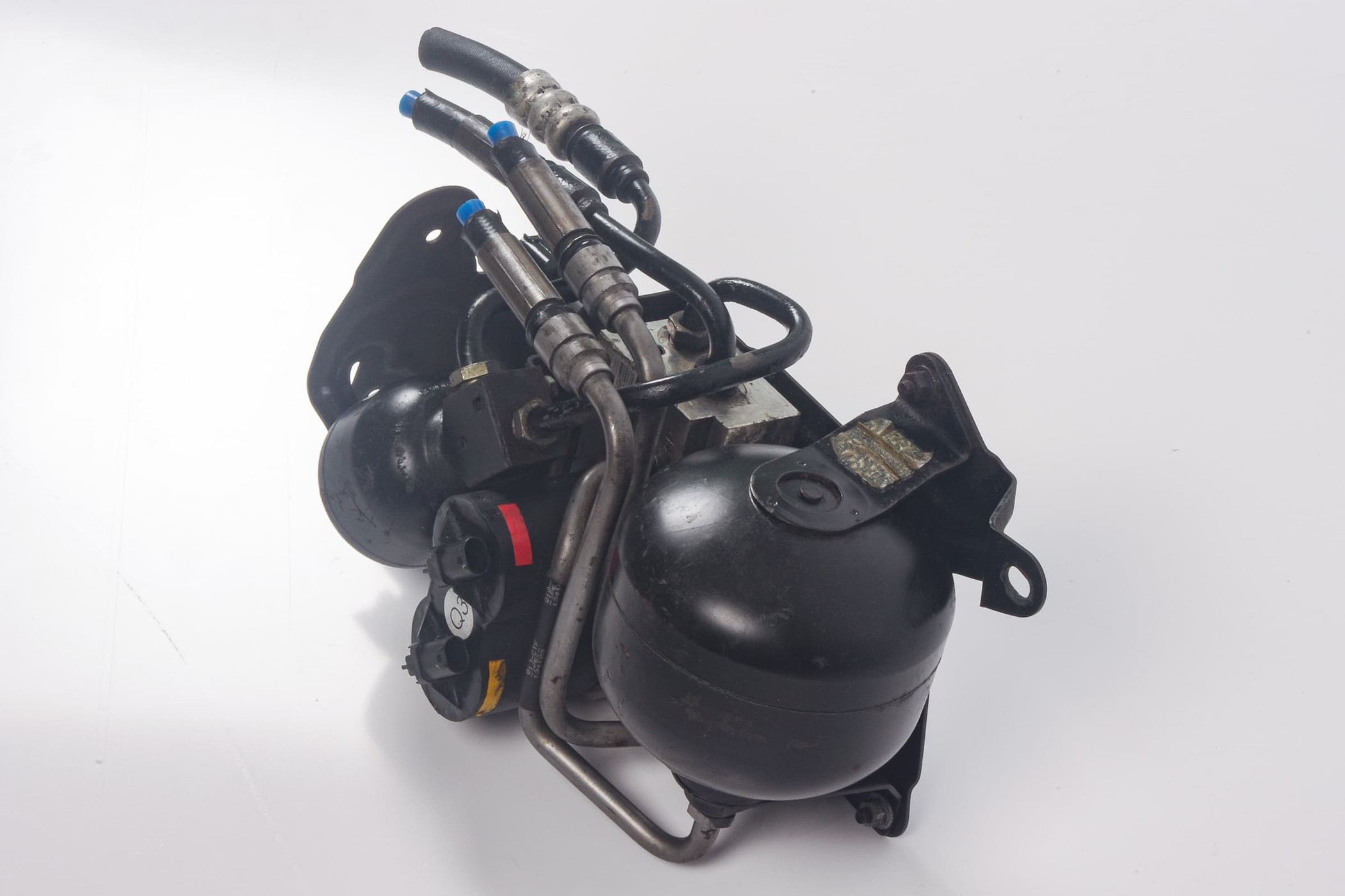 Mercedes 2203201258 ABC Valve Block - Rear | R230 SL