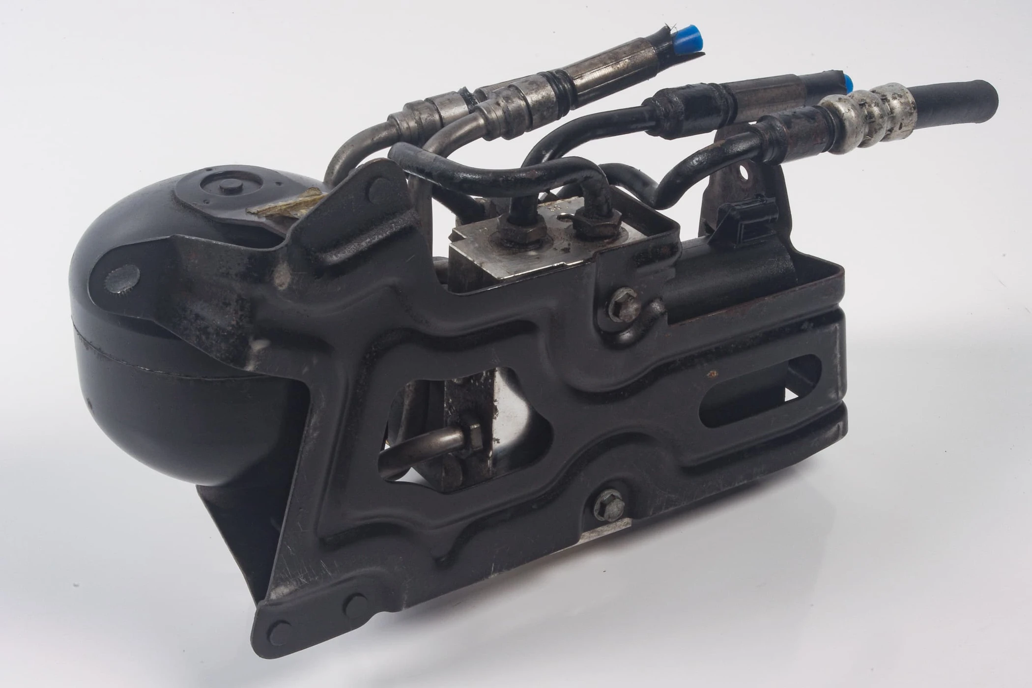 Mercedes 2203201258 ABC Valve Block - Rear | R230 SL