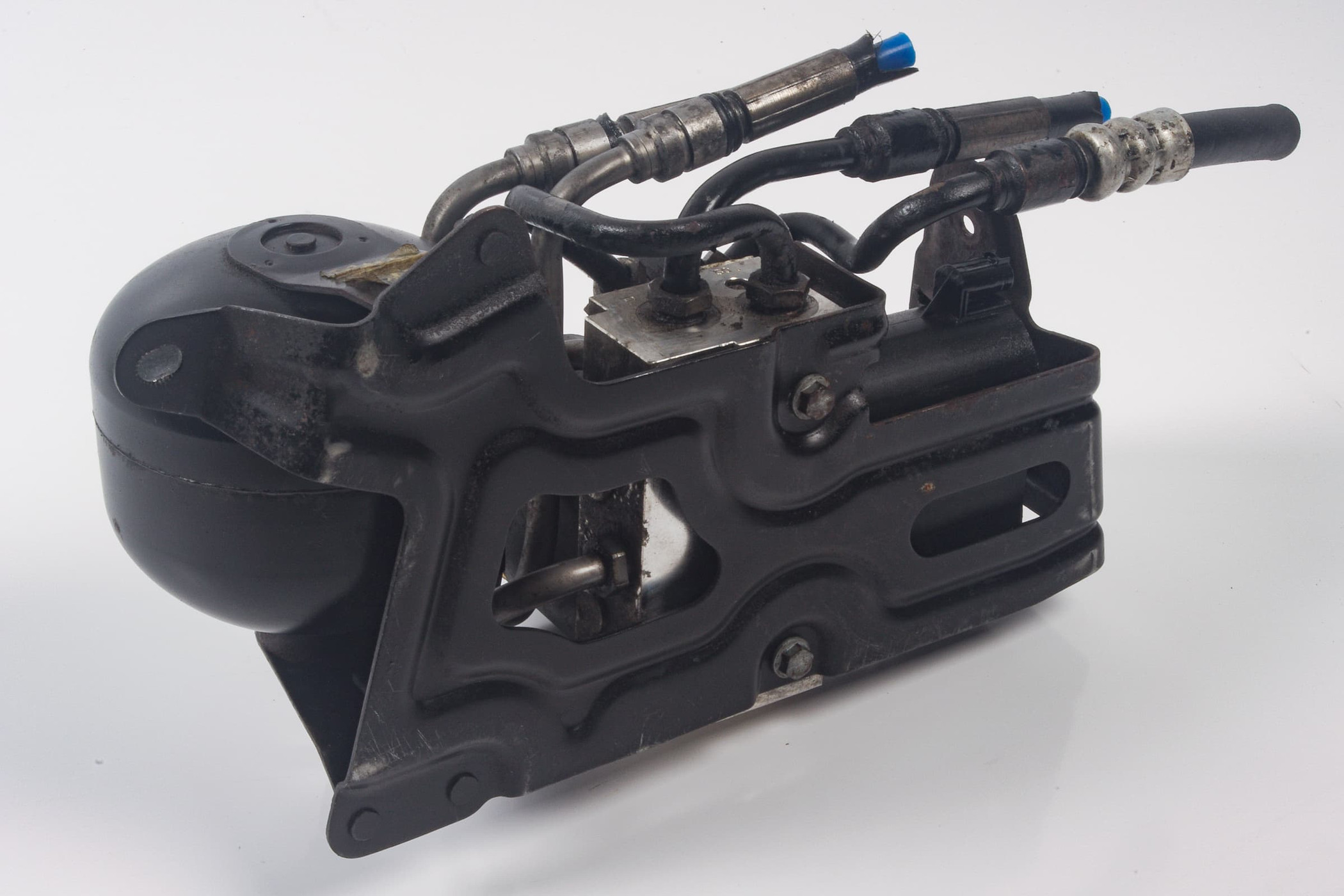 Mercedes 2203201258 ABC Valve Block - Rear | R230 SL