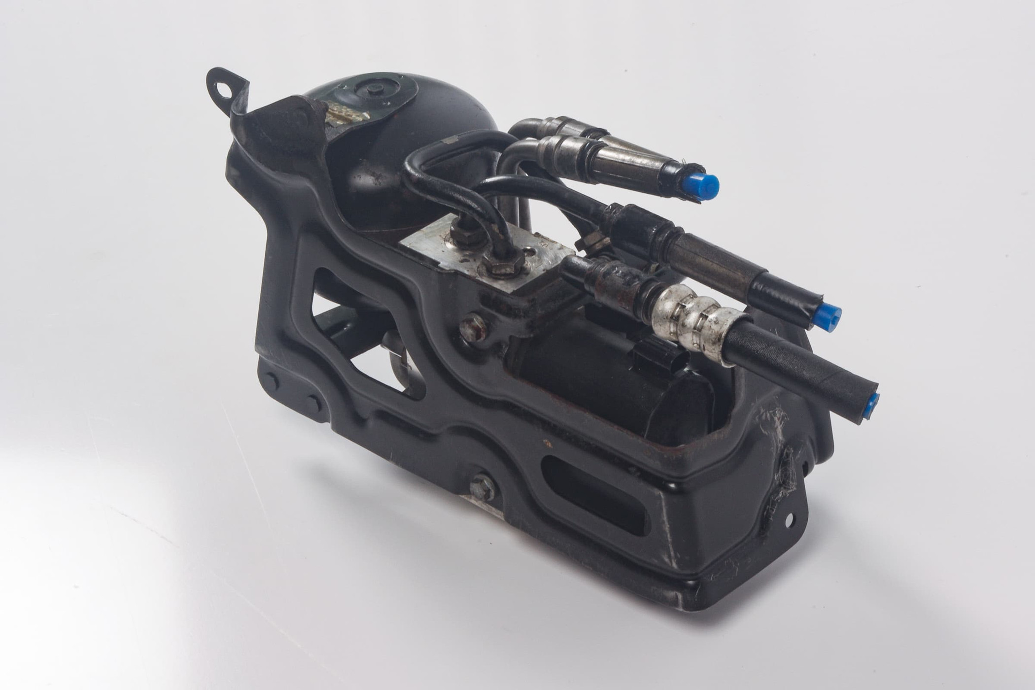 Mercedes 2203201258 ABC Valve Block - Rear | R230 SL