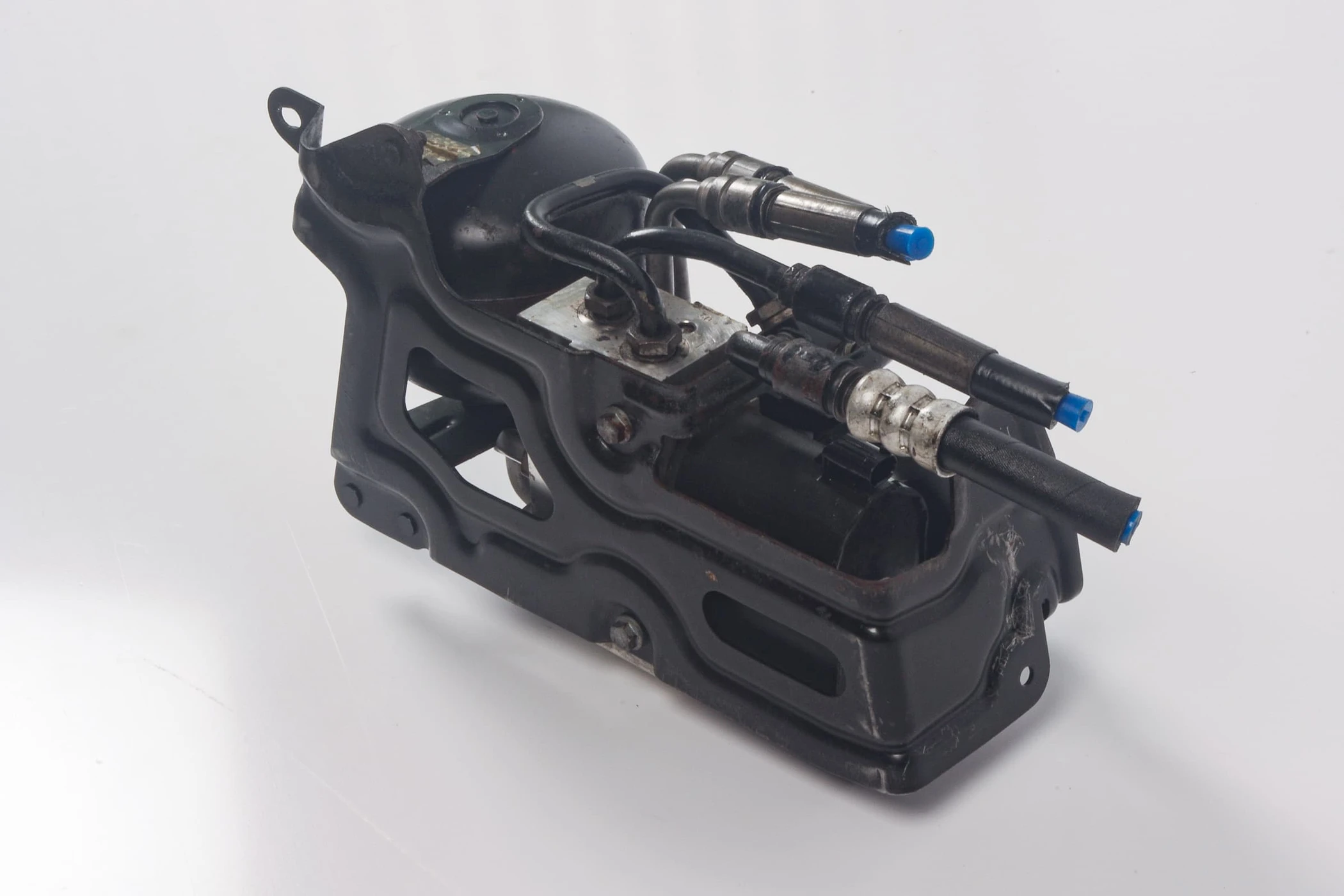Mercedes 2203201258 ABC Valve Block - Rear | R230 SL