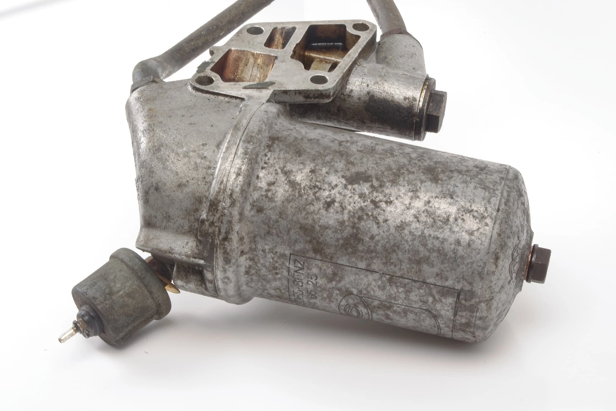 Mercedes 0011846525 Oil Filter Housing | C215 CL W220 S