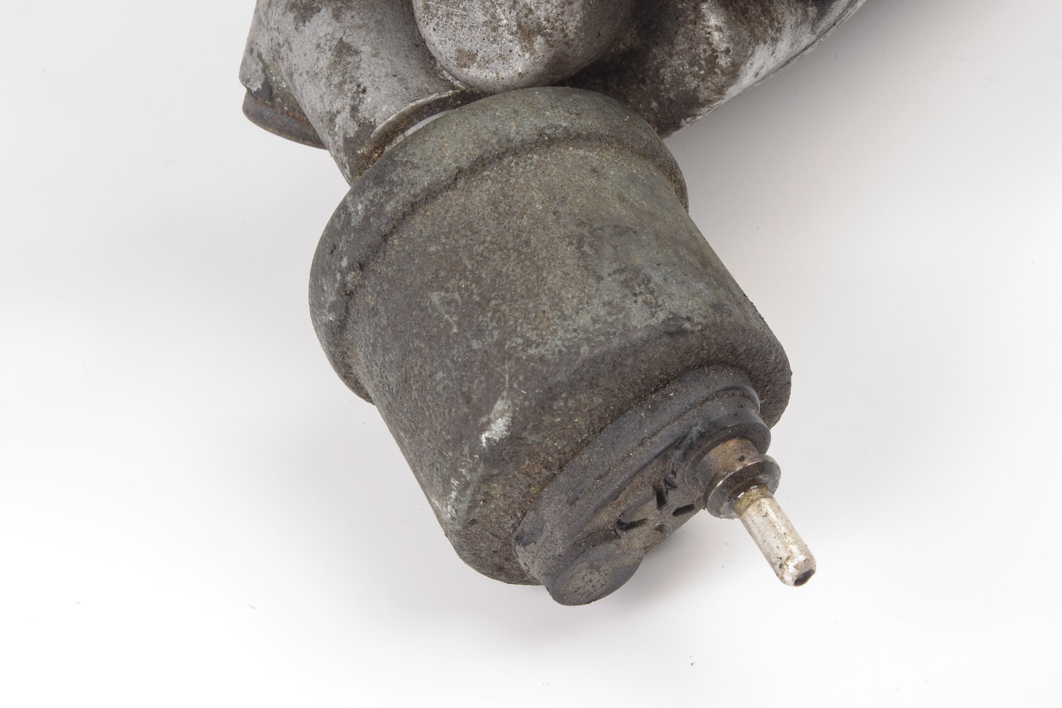 Mercedes 0011846525 Oil Filter Housing | C215 CL W220 S