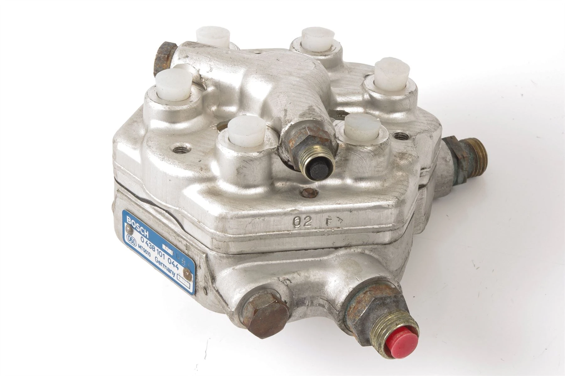 Mercedes 0000742813 Fuel Distributor | W124 C124 A124 S124 E R129 SL