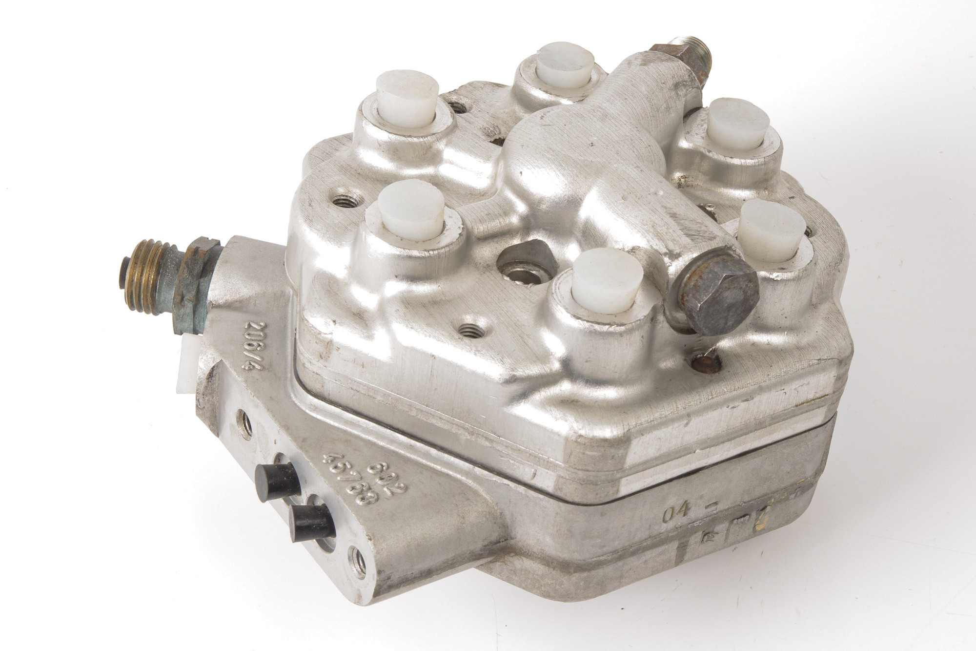 Mercedes 0000742813 Fuel Distributor | W124 C124 A124 S124 E R129 SL