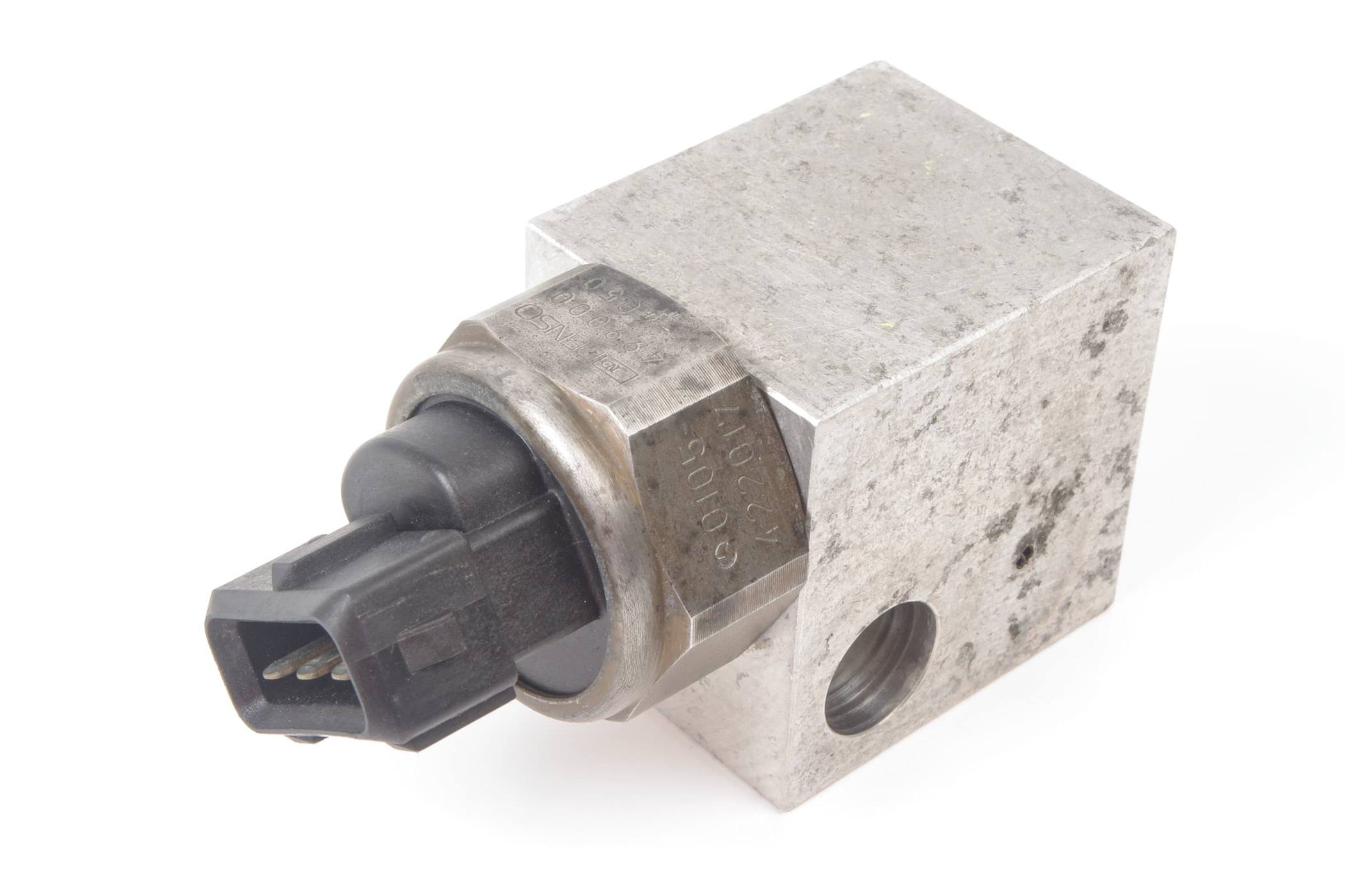 Mercedes 0105422017 ADS Pressure Sensor - Rear | W140 V140 C140 S