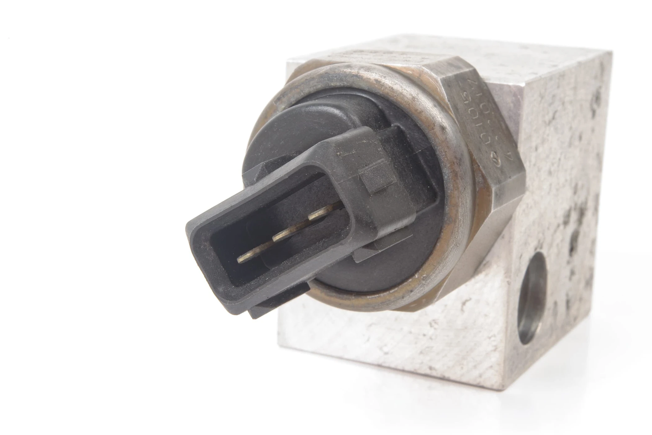 Mercedes 0105422017 ADS Pressure Sensor - Rear | W140 V140 C140 S