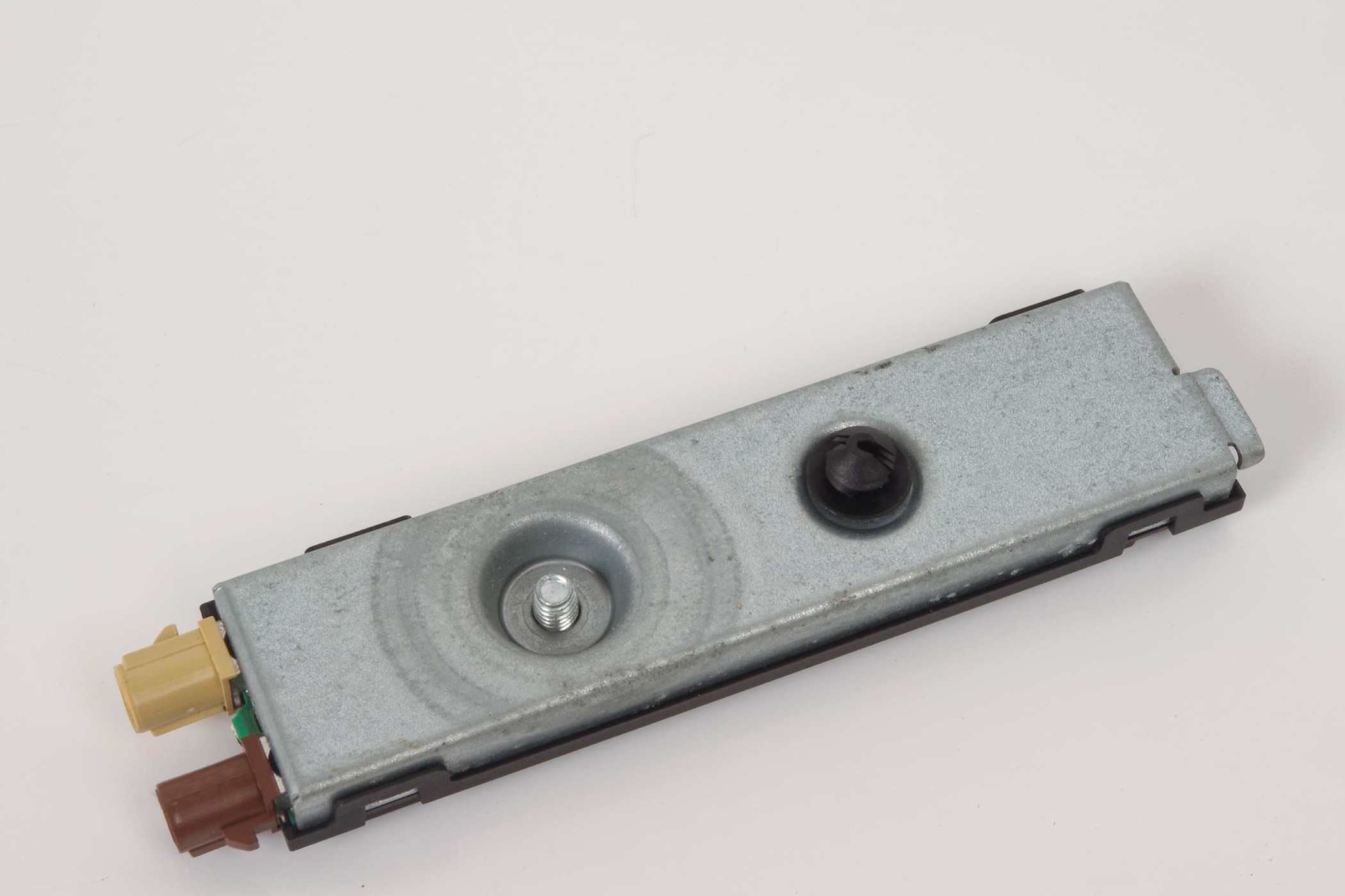 Mercedes 1668201289 Amplifier - Rear Left | W117 CLA X156 GLA W166 M X166 GL...