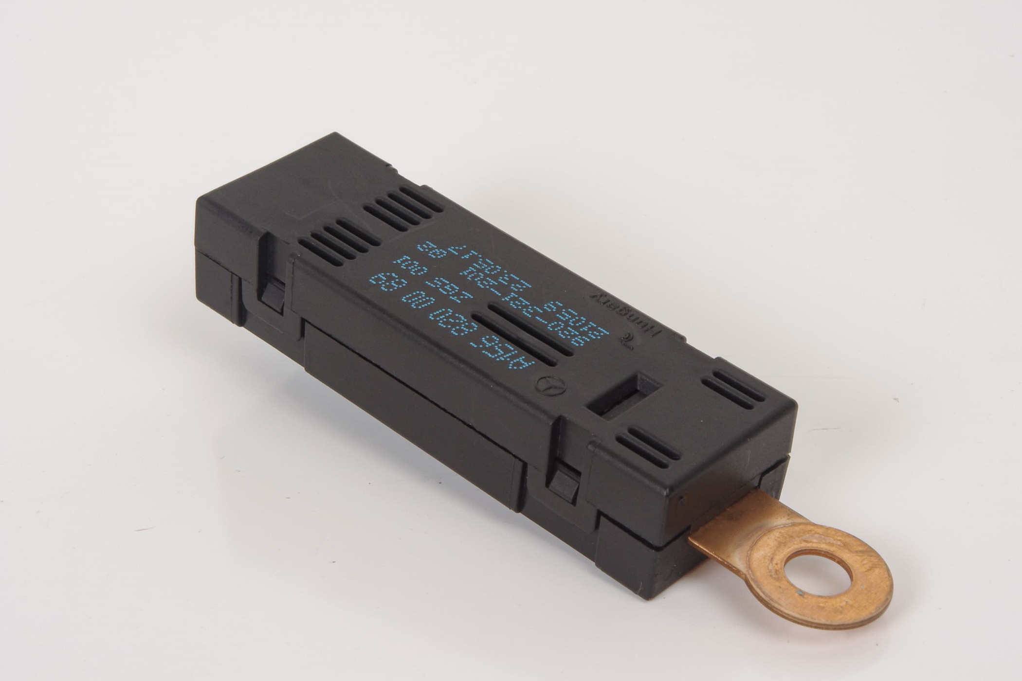 Mercedes 1568200089 Antenna Amplifier - Rear Right | X117 CLA X156 GLA W176 A...