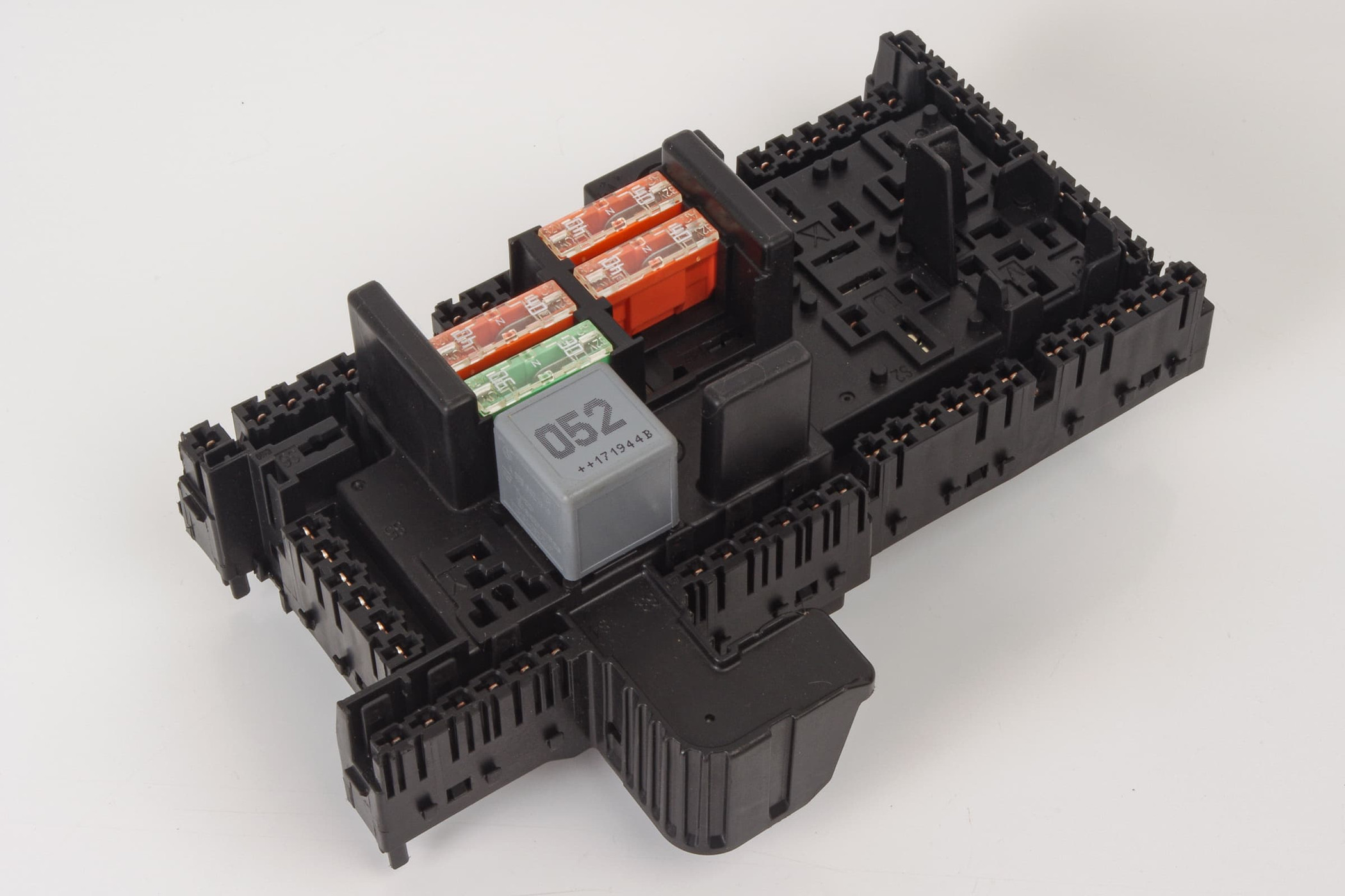 Mercedes 2059068501 AMG Fuse Box | W205 V205 S205 C205 A205 C X253 GLC