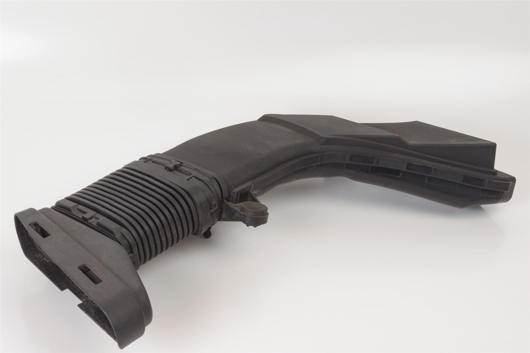 Mercedes 2760902637 Intake Pipe - Right | W166 M X166 GL R172 SLK W205 C C207...